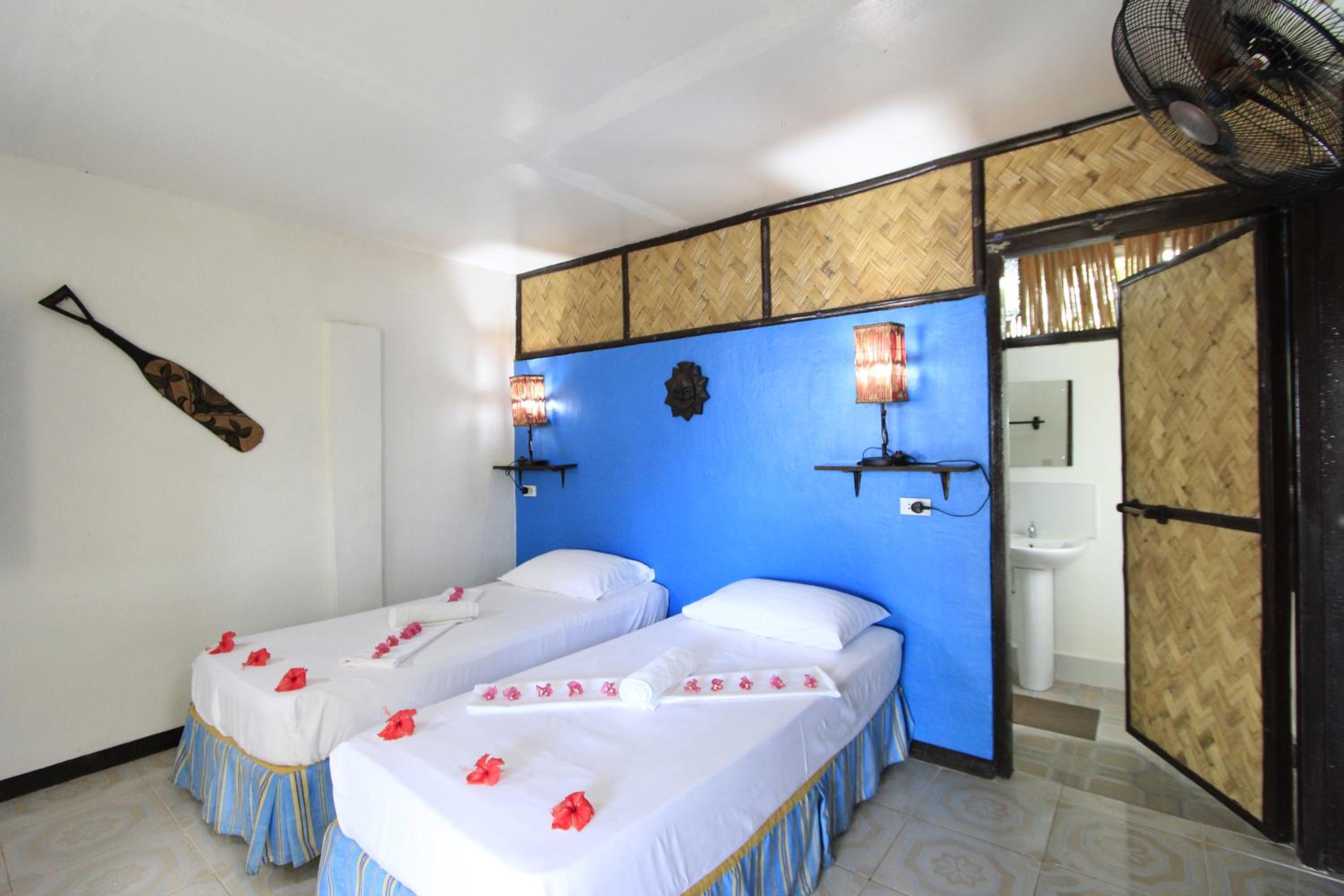 Native Island Cottage - Fan Room with Free Round Trip Boat Transfers from Lualhati Park - Photo 34