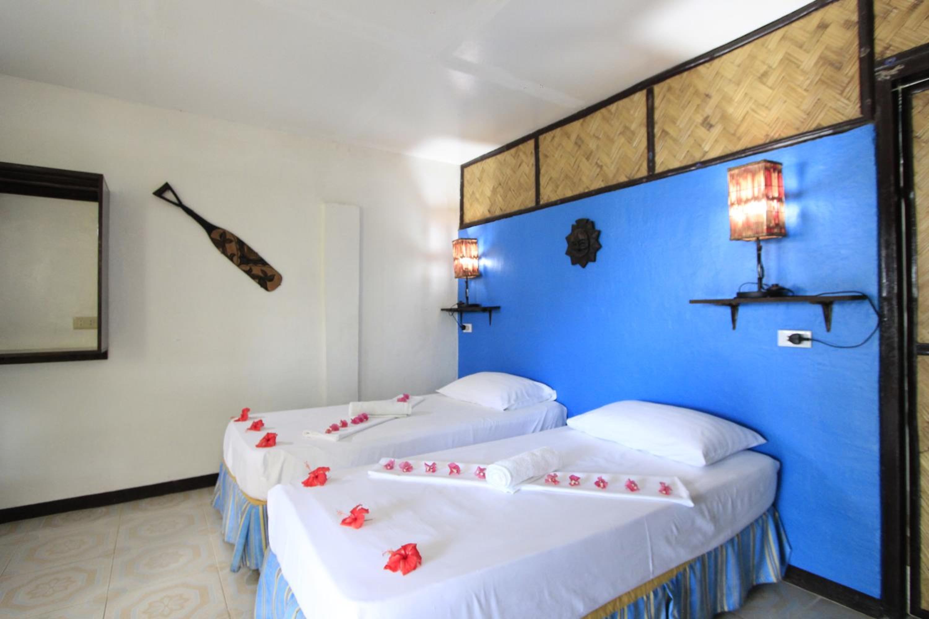 Native Island Cottage - Fan Room with Free Round Trip Boat Transfers from Lualhati Park - Photo 28
