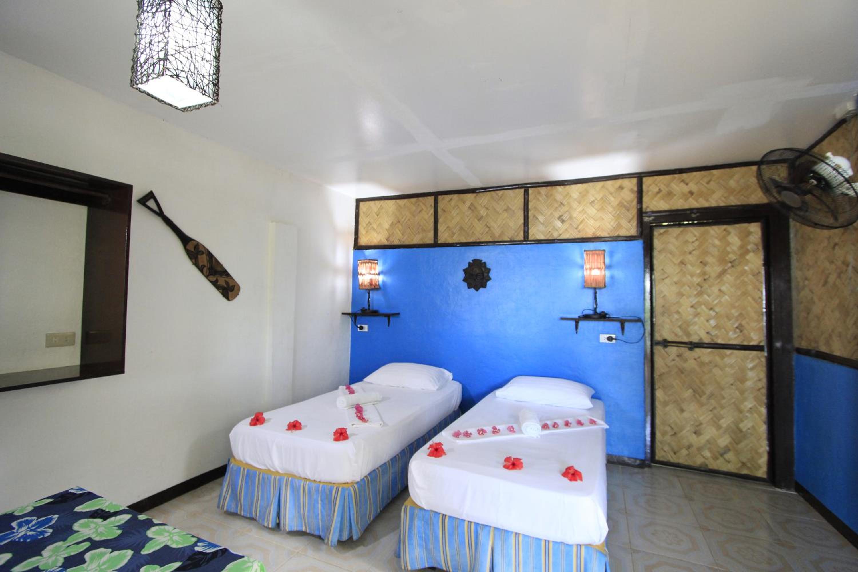 Native Island Cottage - Fan Room with Free Round Trip Boat Transfers from Lualhati Park - Photo 16