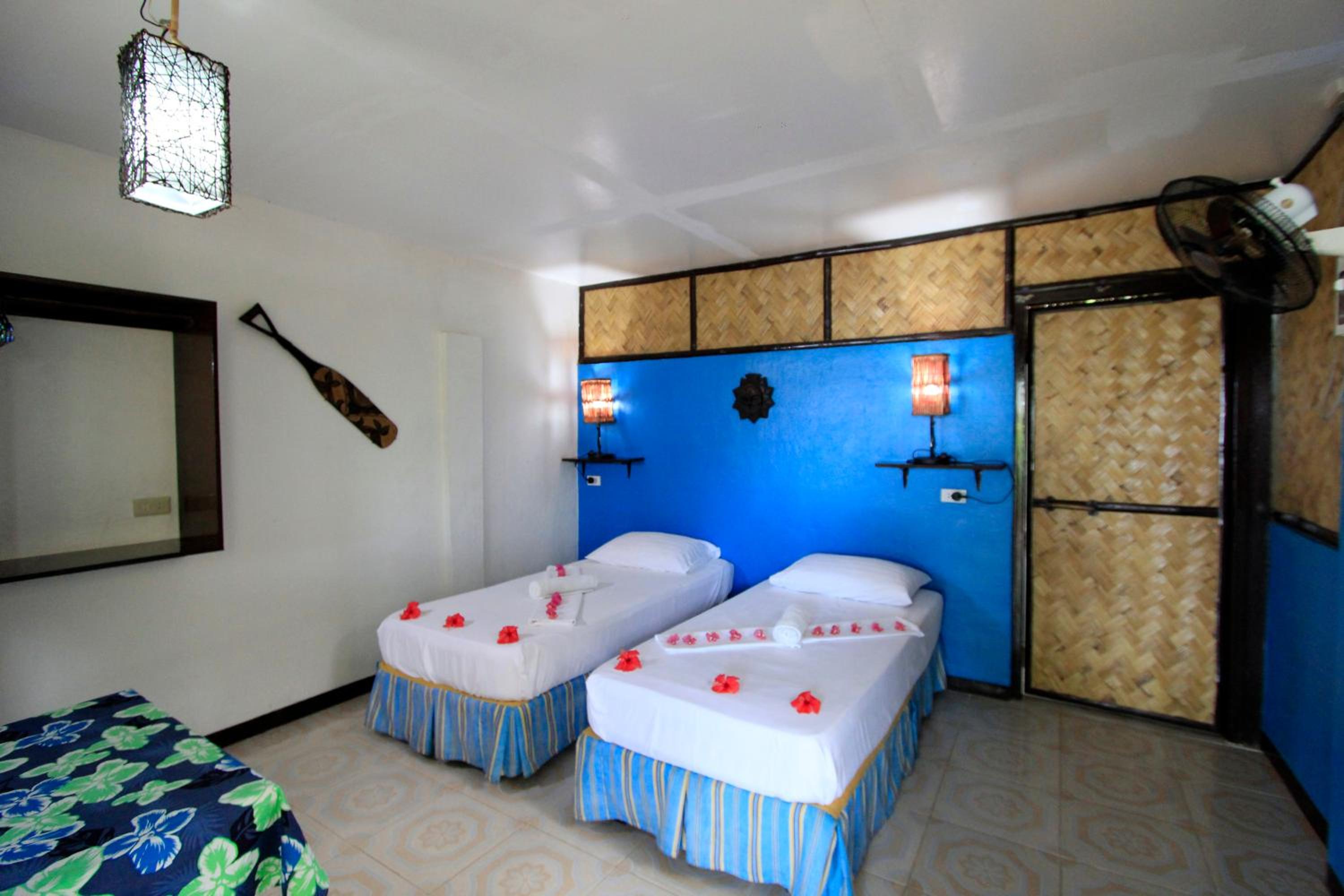 Native Island Cottage - Fan Room with Free Round Trip Boat Transfers from Lualhati Park - Photo 14