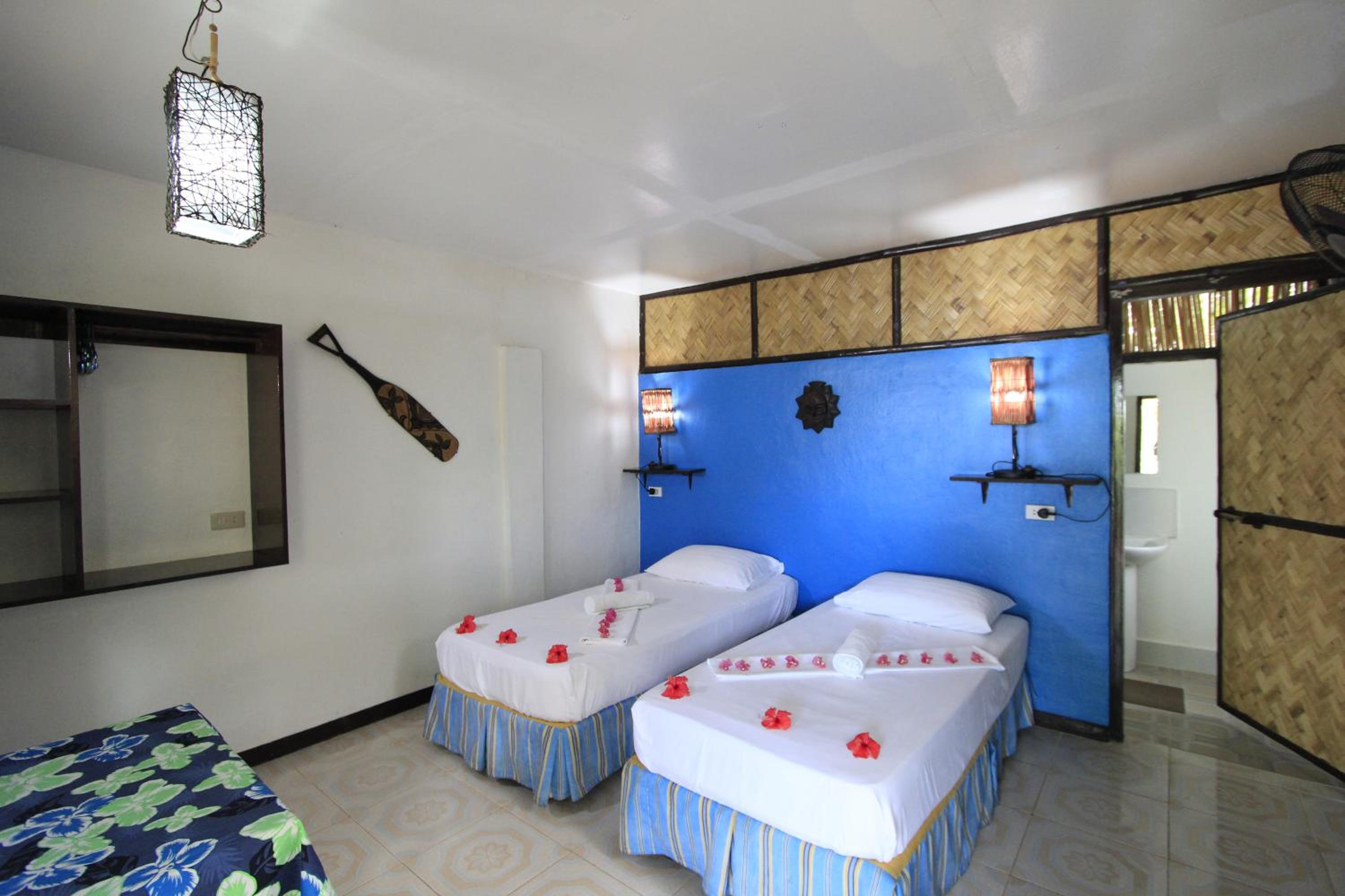 Native Island Cottage - Fan Room with Free Round Trip Boat Transfers from Lualhati Park - Photo 13