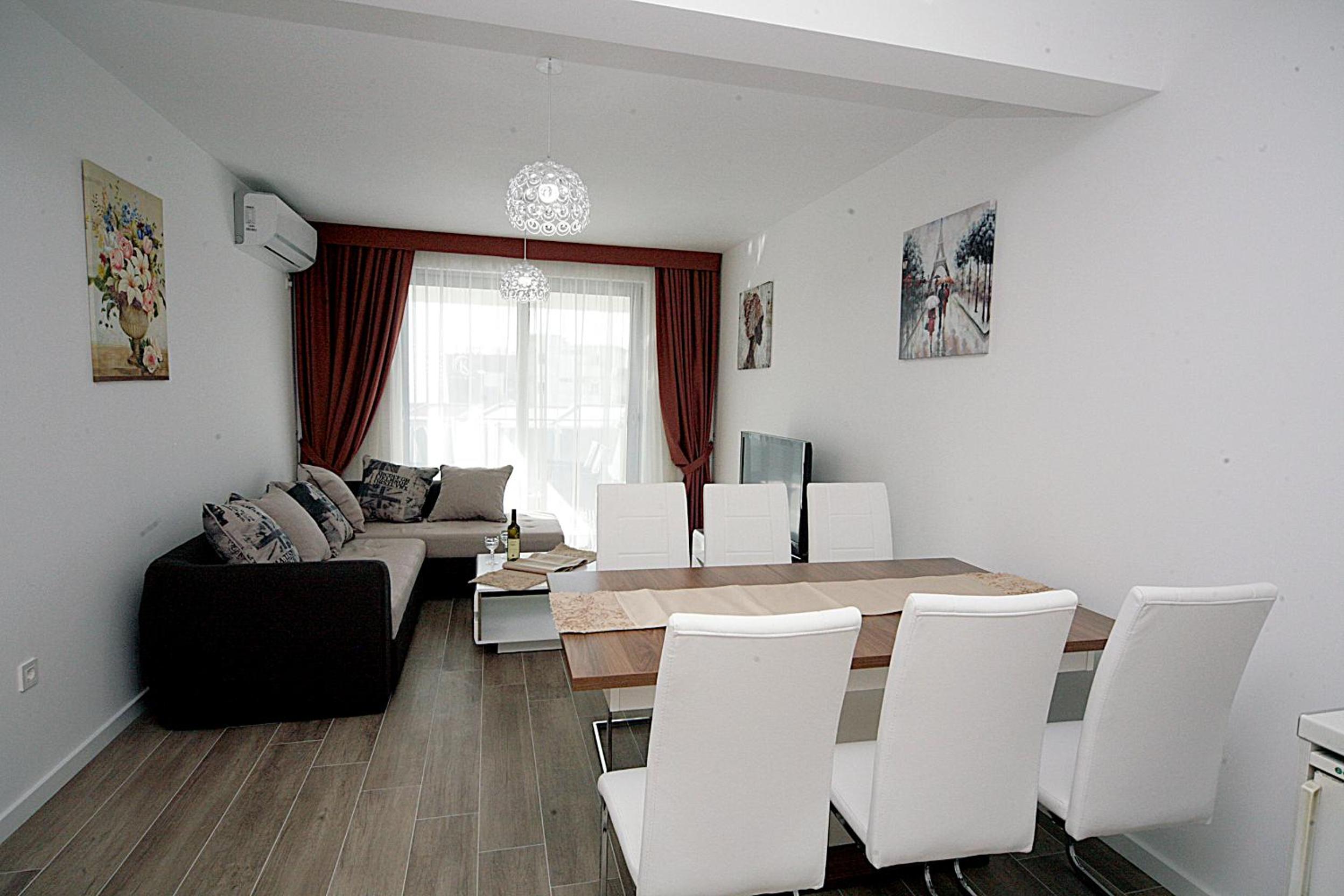 Apartment photo 1