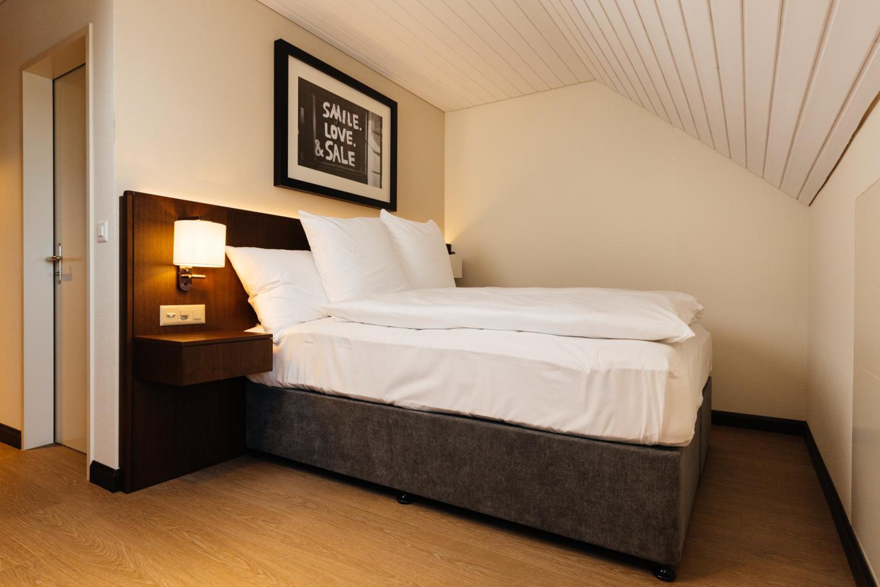 Standard Queen Room photo 3