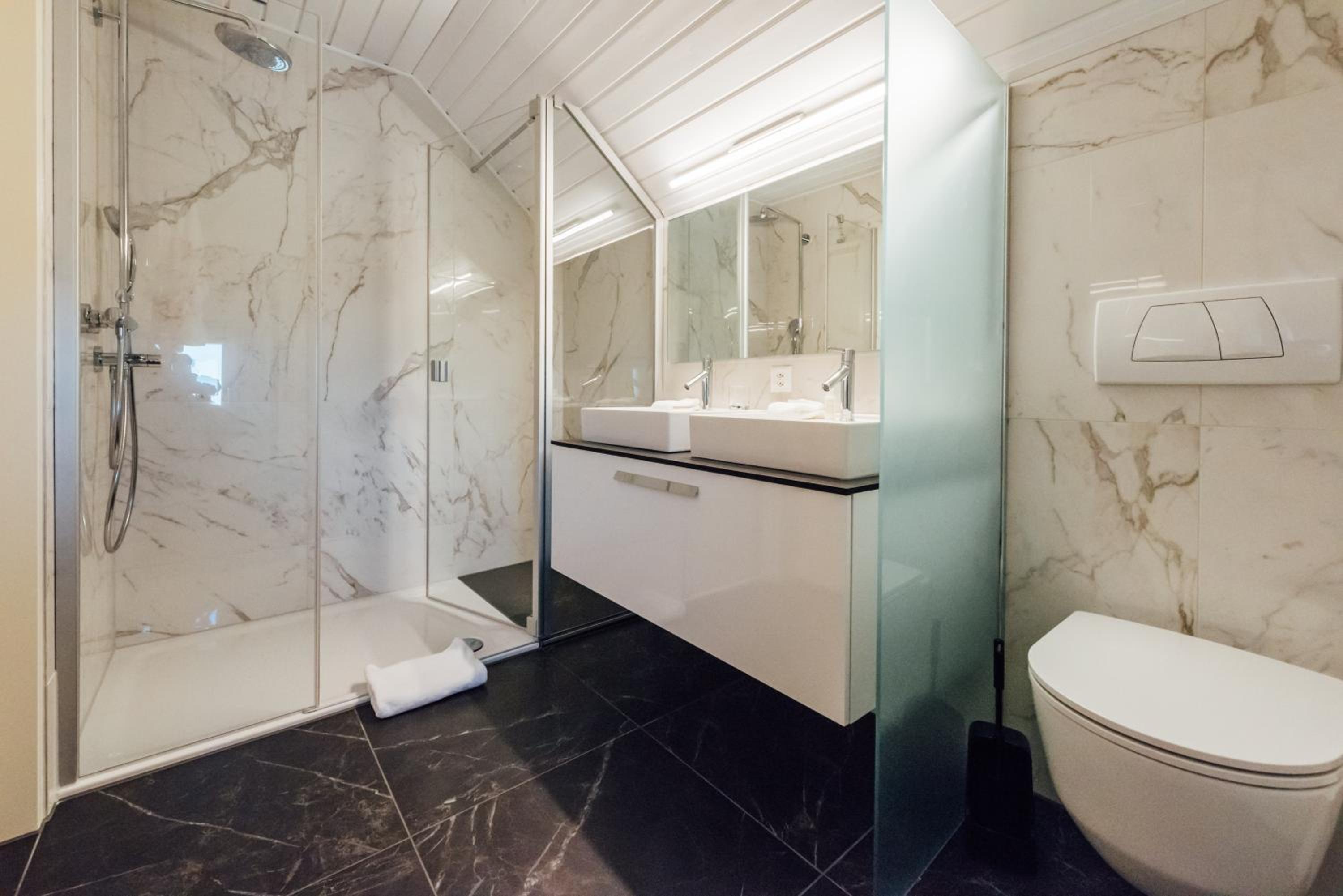 Suite - Photo 4