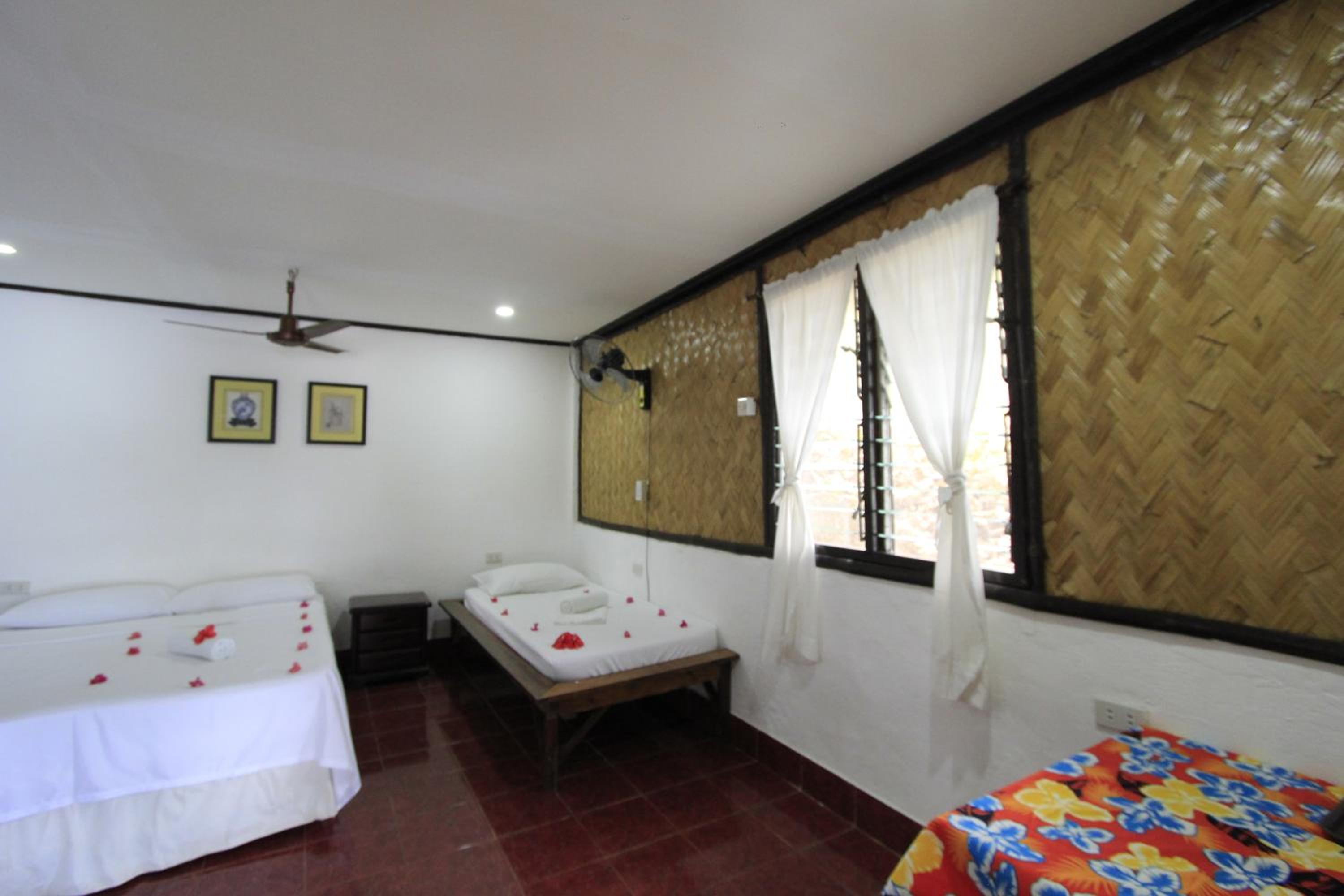 Native Island Family Cottage - Fan Room with Free Round Trip Boat Transfers from Lualhati Park - Photo 33