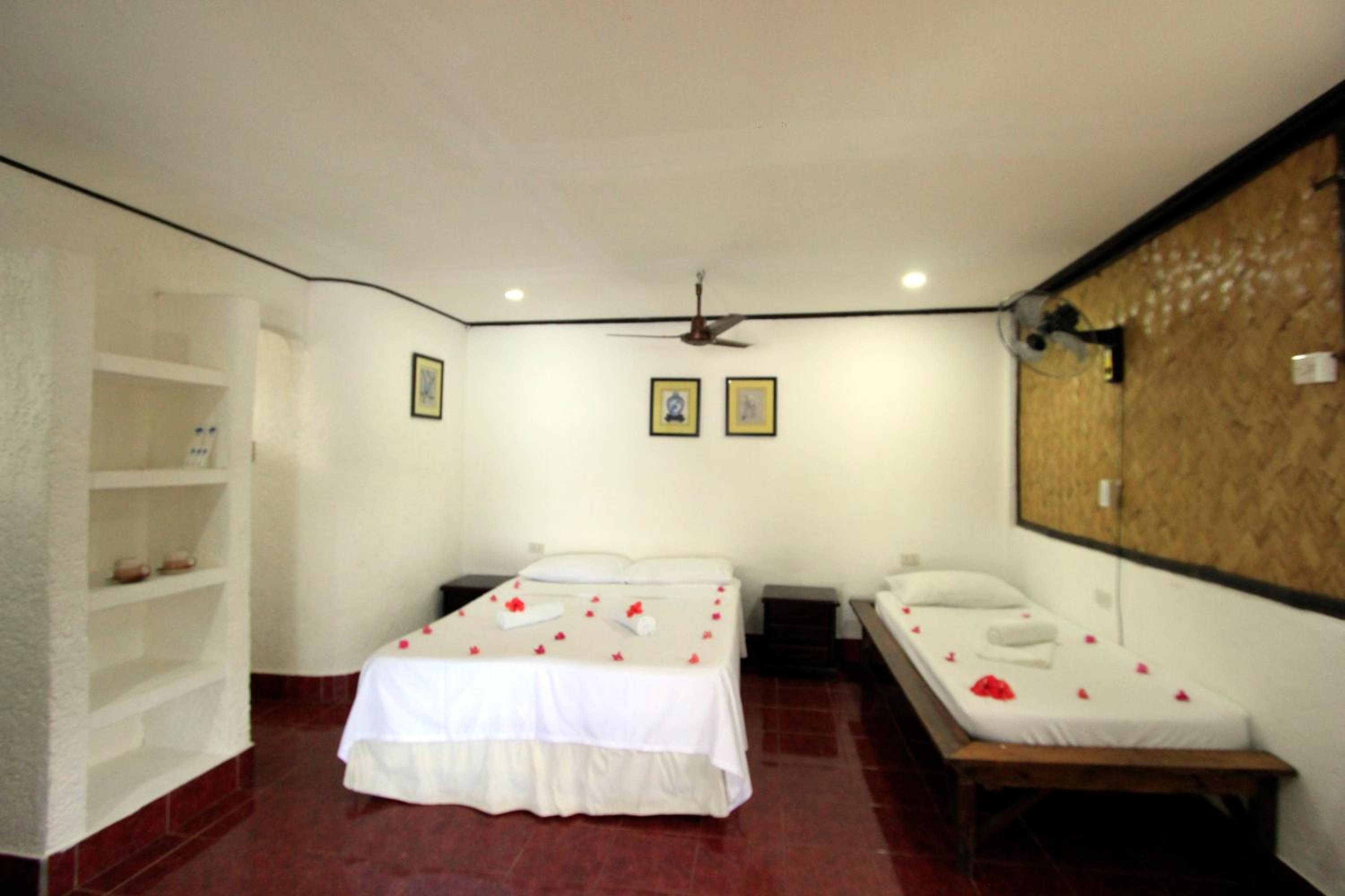 Native Island Family Cottage - Fan Room with Free Round Trip Boat Transfers from Lualhati Park - Photo 2