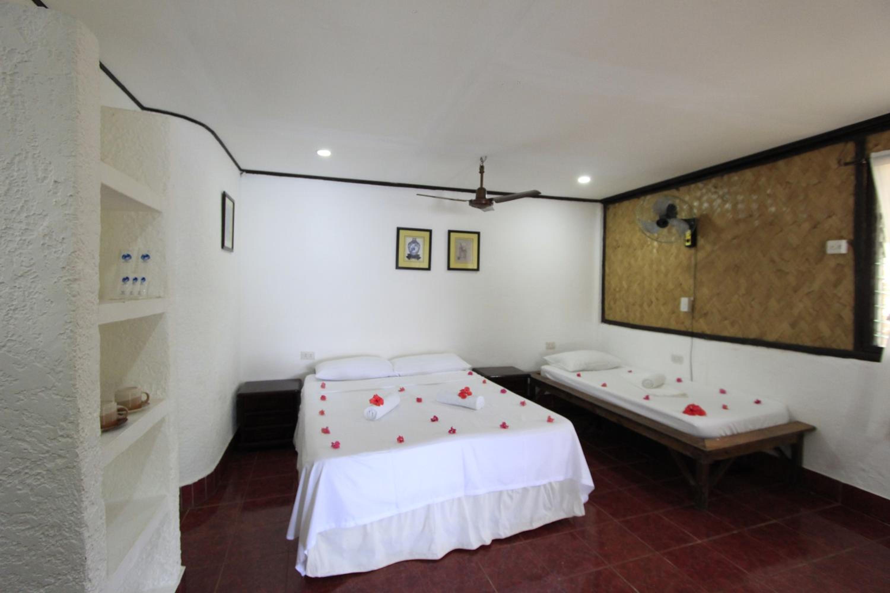 Native Island Cottage - Fan Room with Free Round Trip Boat Transfers from Lualhati Park - Photo 1