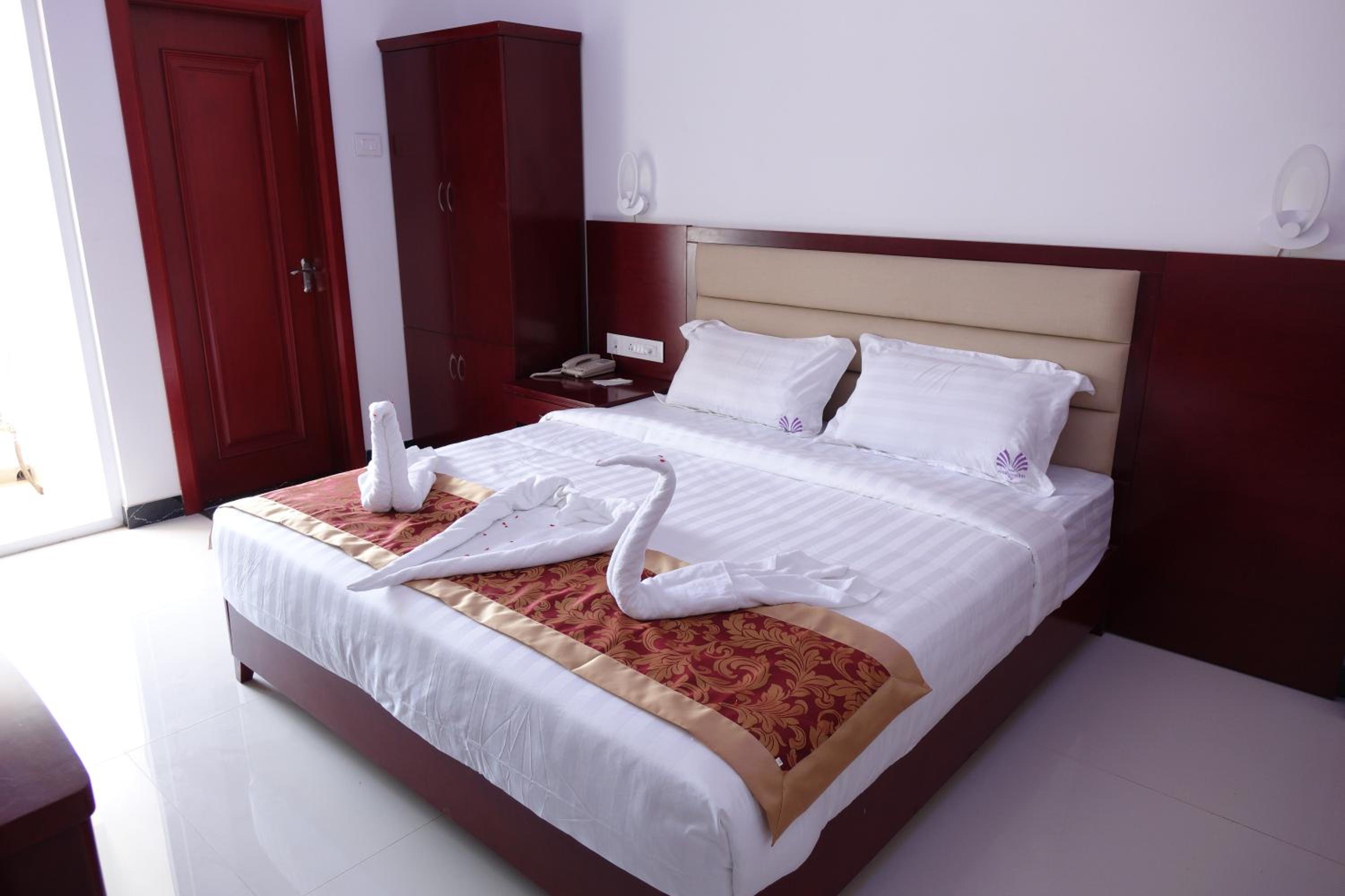 Deluxe Room - Photo 5