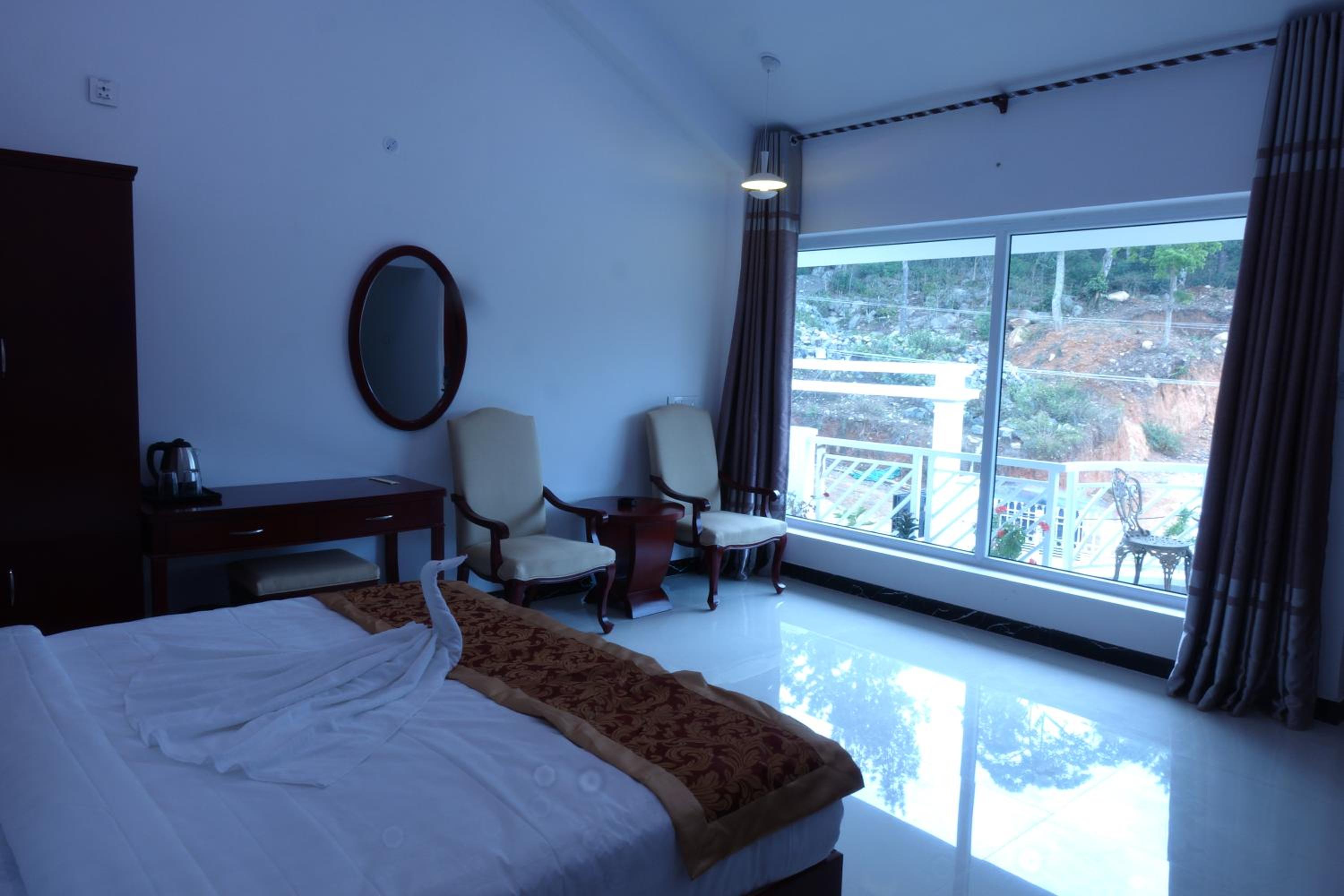 Suite - Photo 1