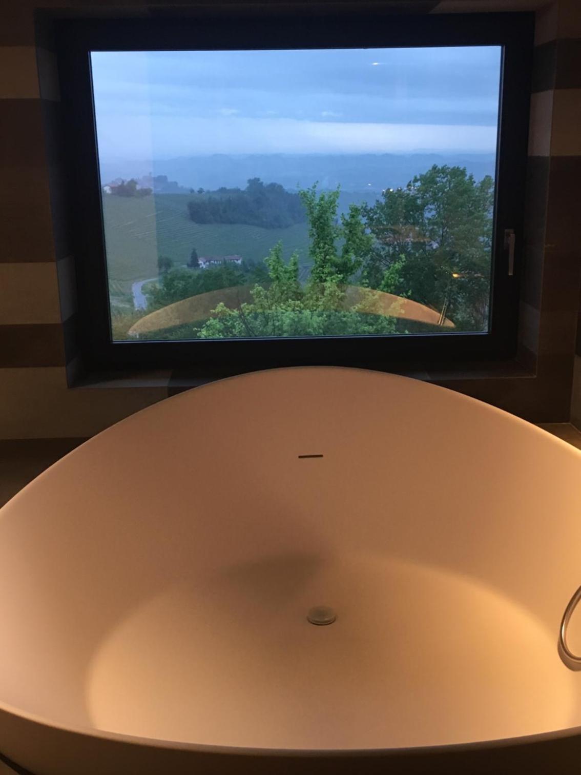 Deluxe Double Room with Bath - Photo 9