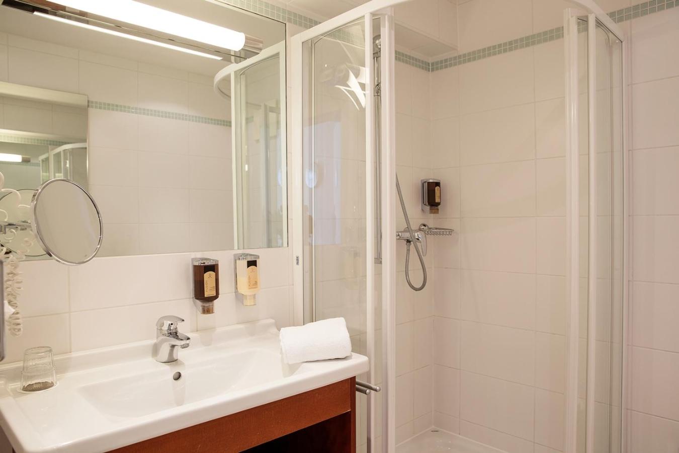 Standard Single Room thumbnail 6