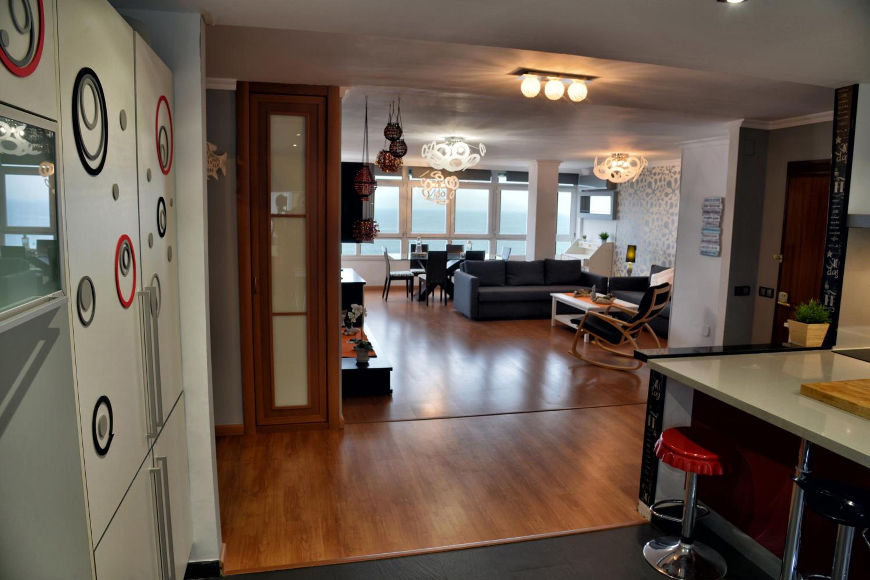 Apartamento de tres habitaciones con vista al mar