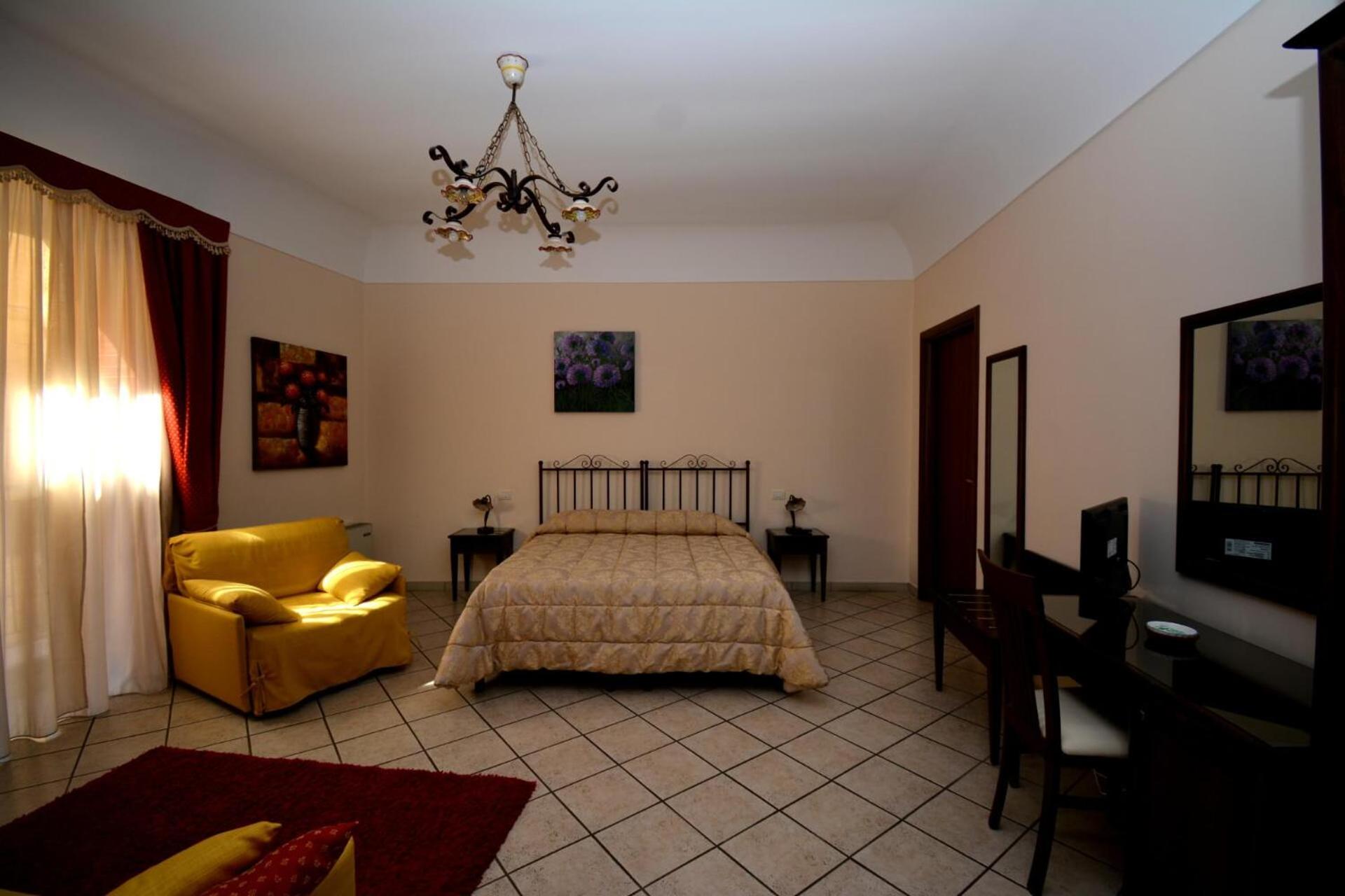 Double Room - Photo 5