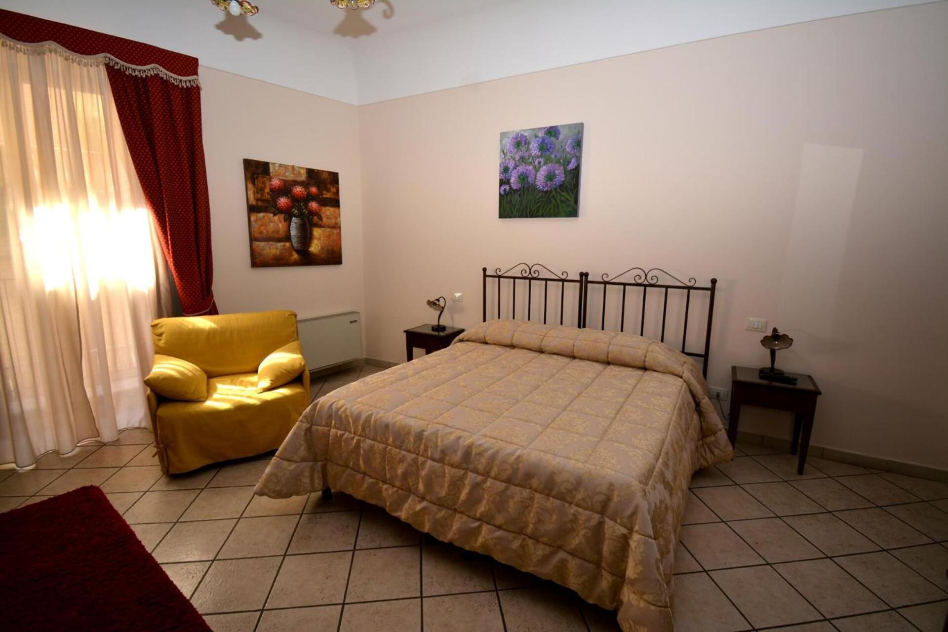 Double Room - Photo 6