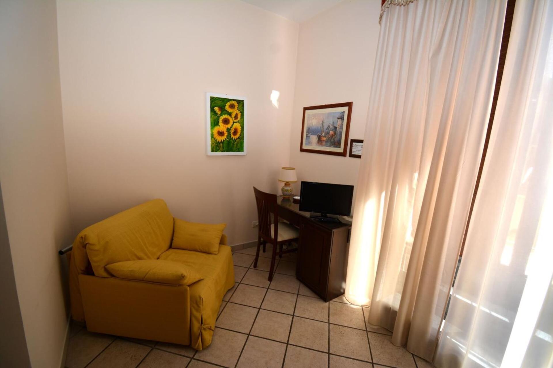 Double Room - Photo 8