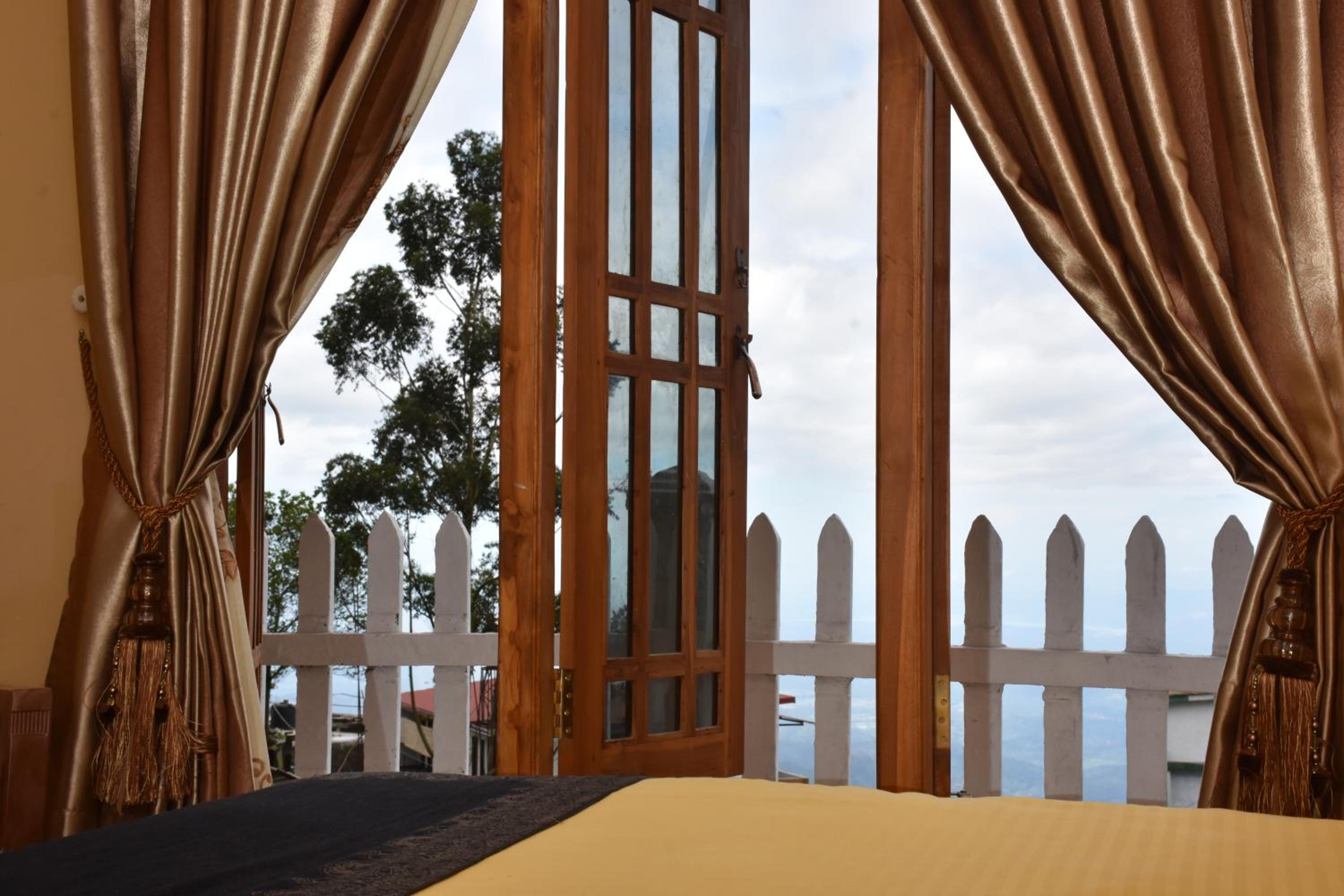 Deluxe Double Room with Balcony photo 2