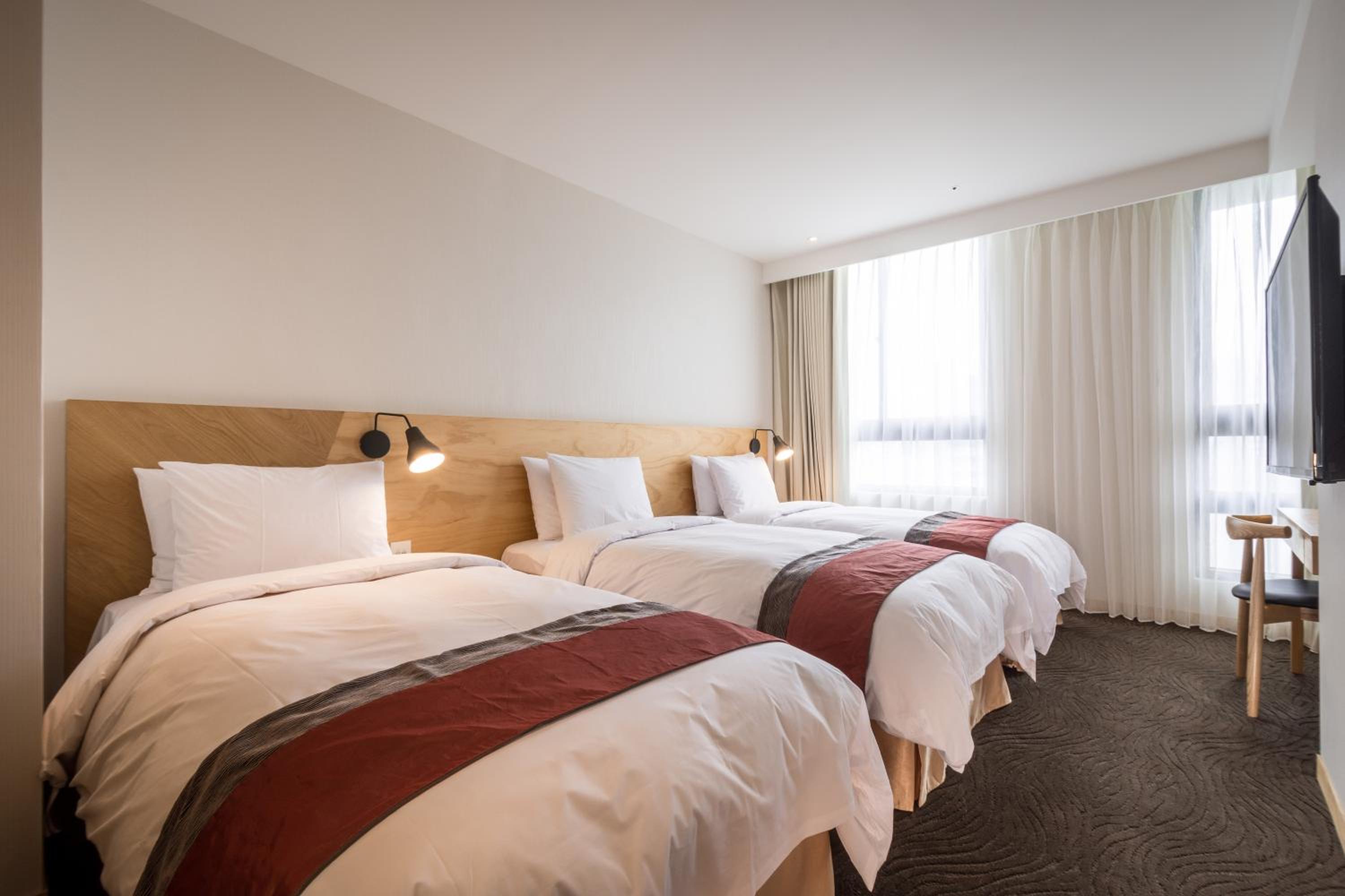 Triple Room with City View
