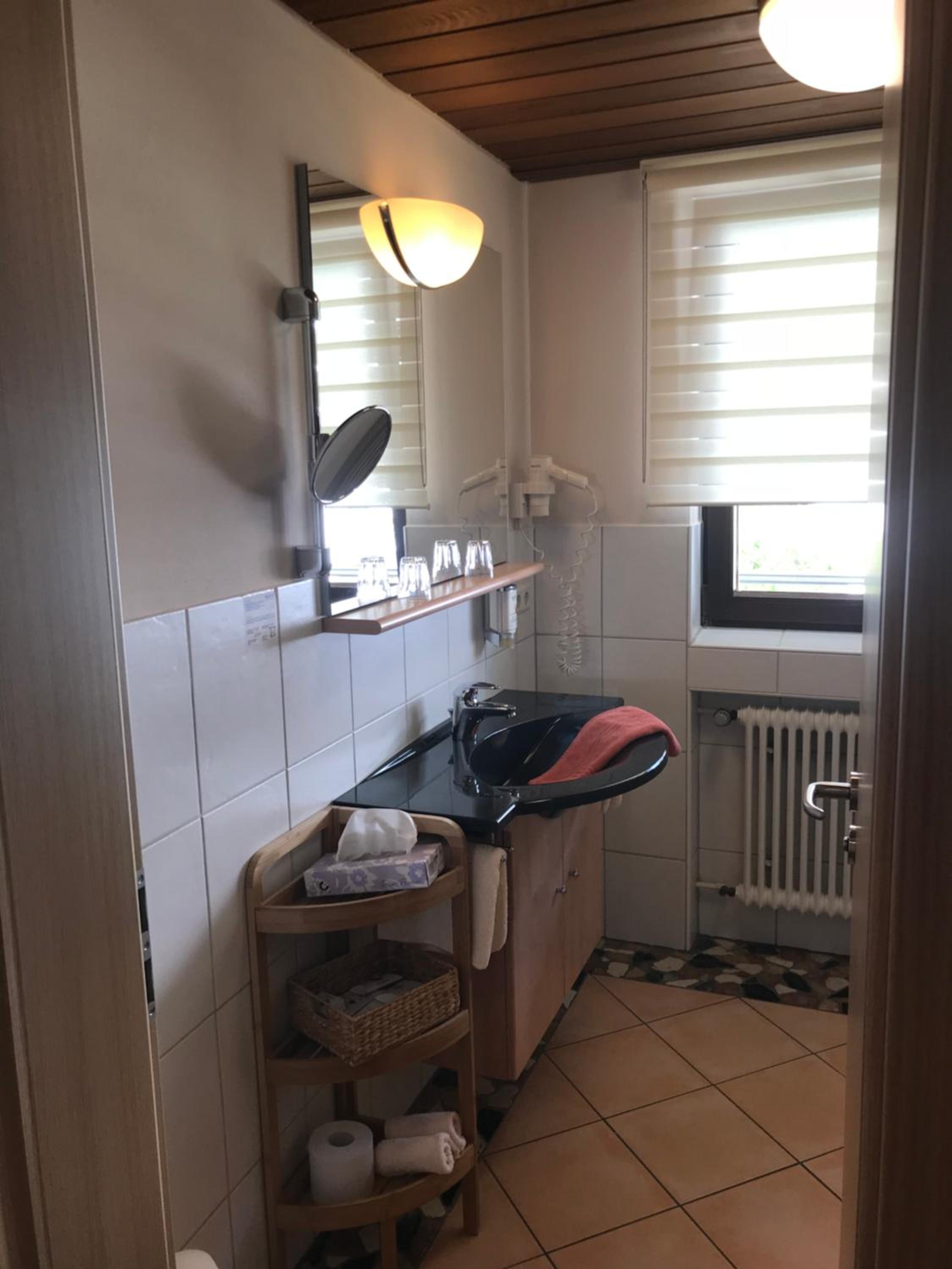 Standard Double Room - Photo 7