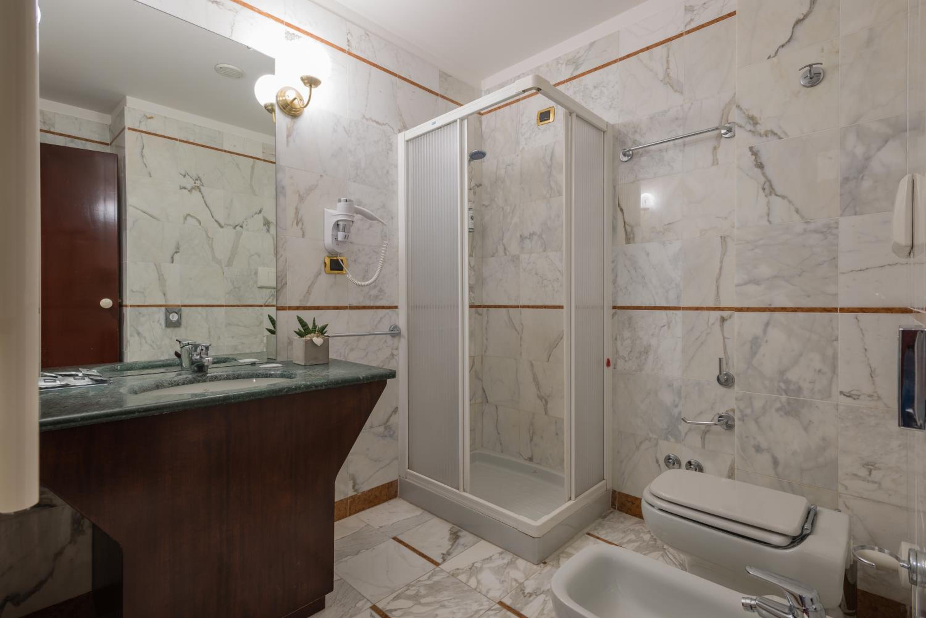 Twin Room - Photo 4
