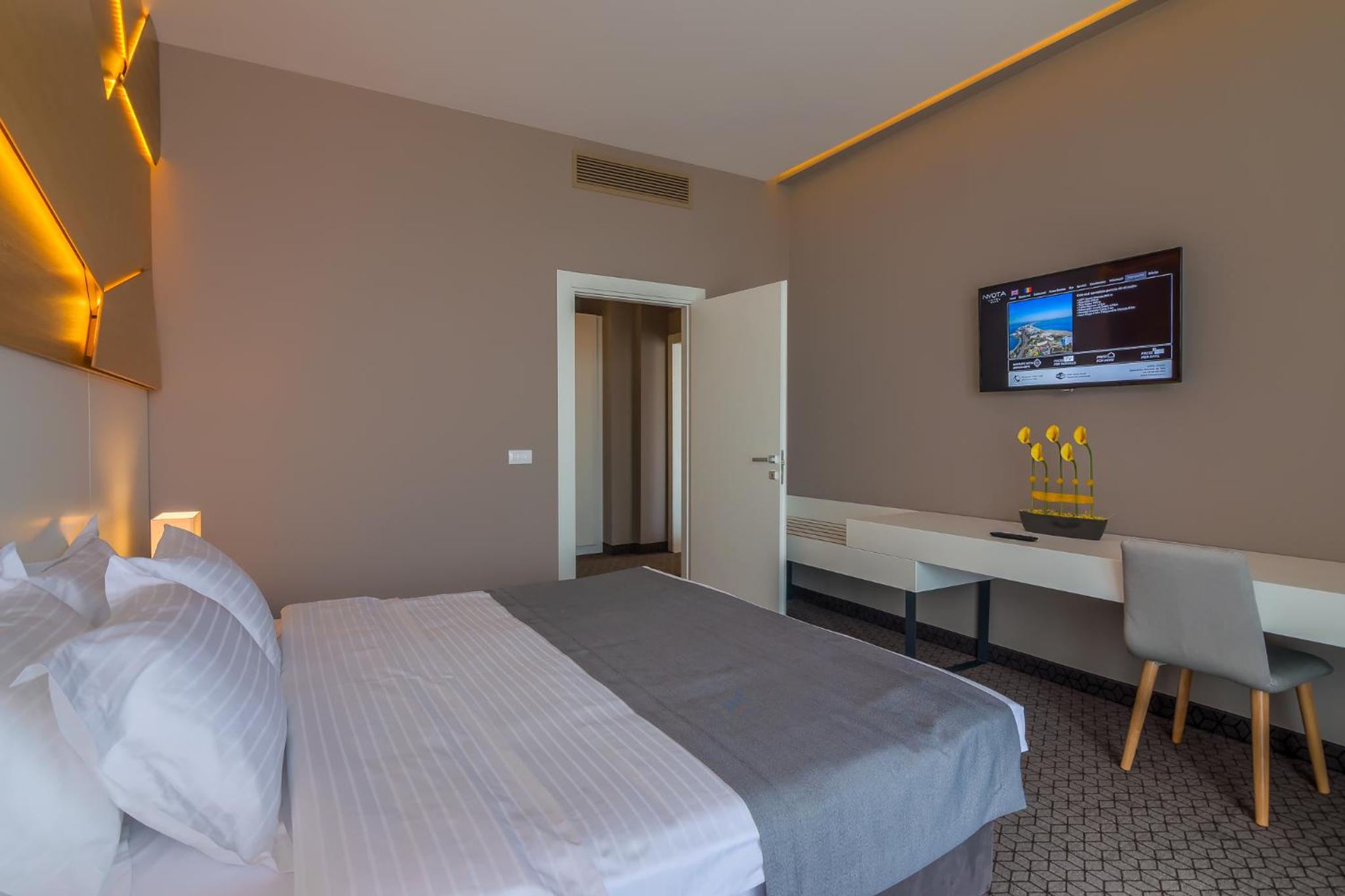 Deluxe Suite with Sea View photo 2