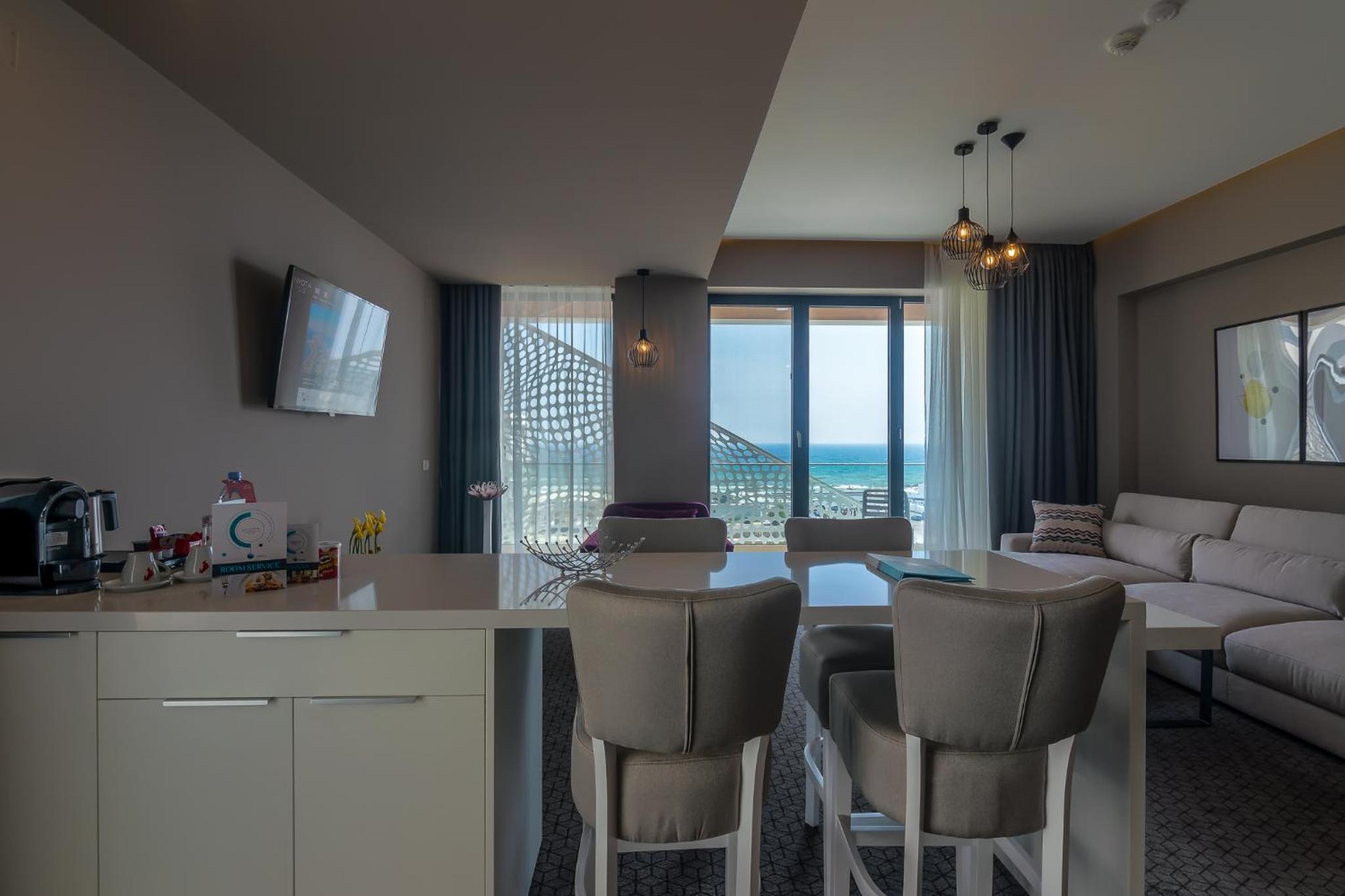 Deluxe Suite with Sea View