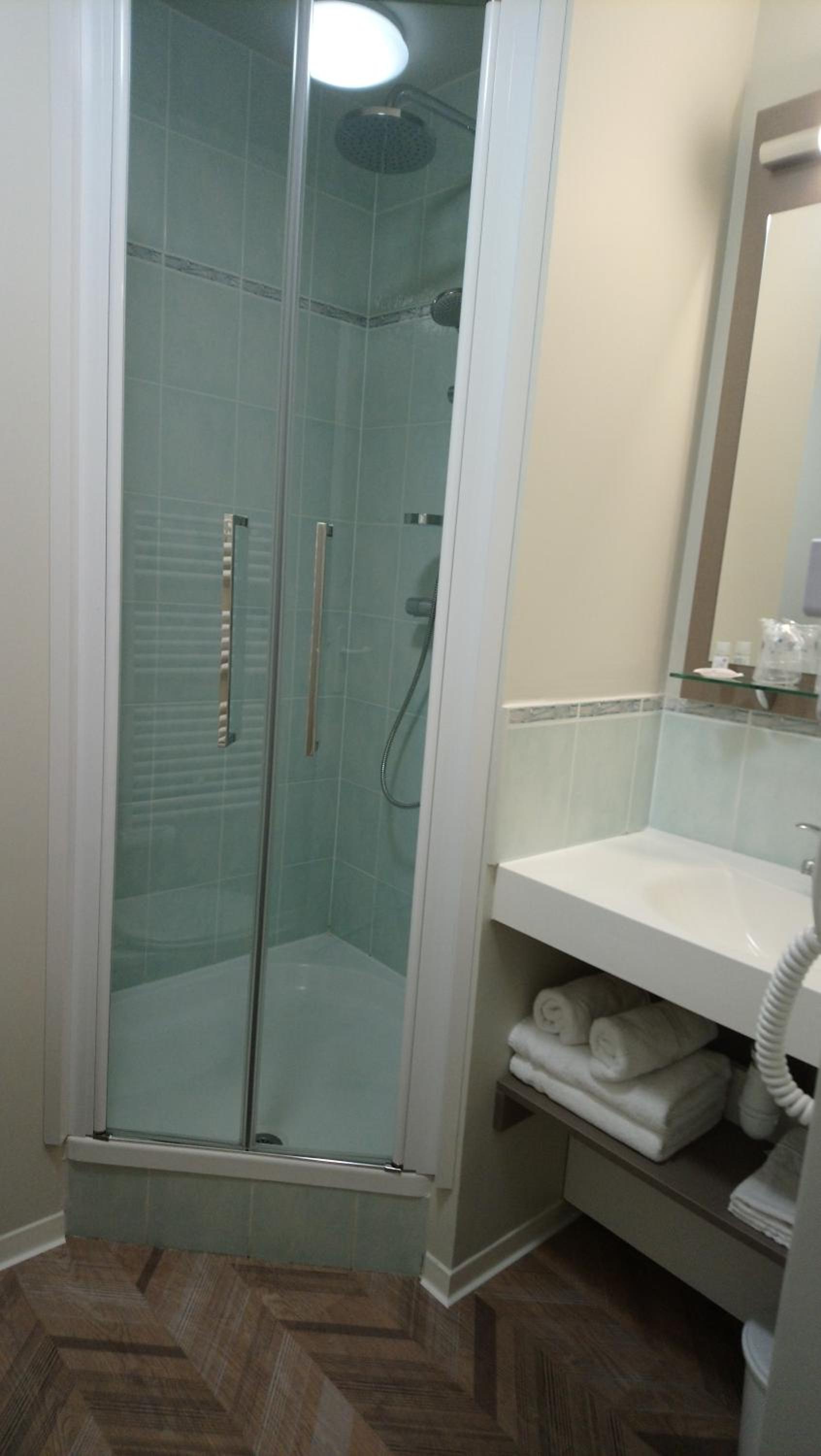 Twin Room - Photo 2