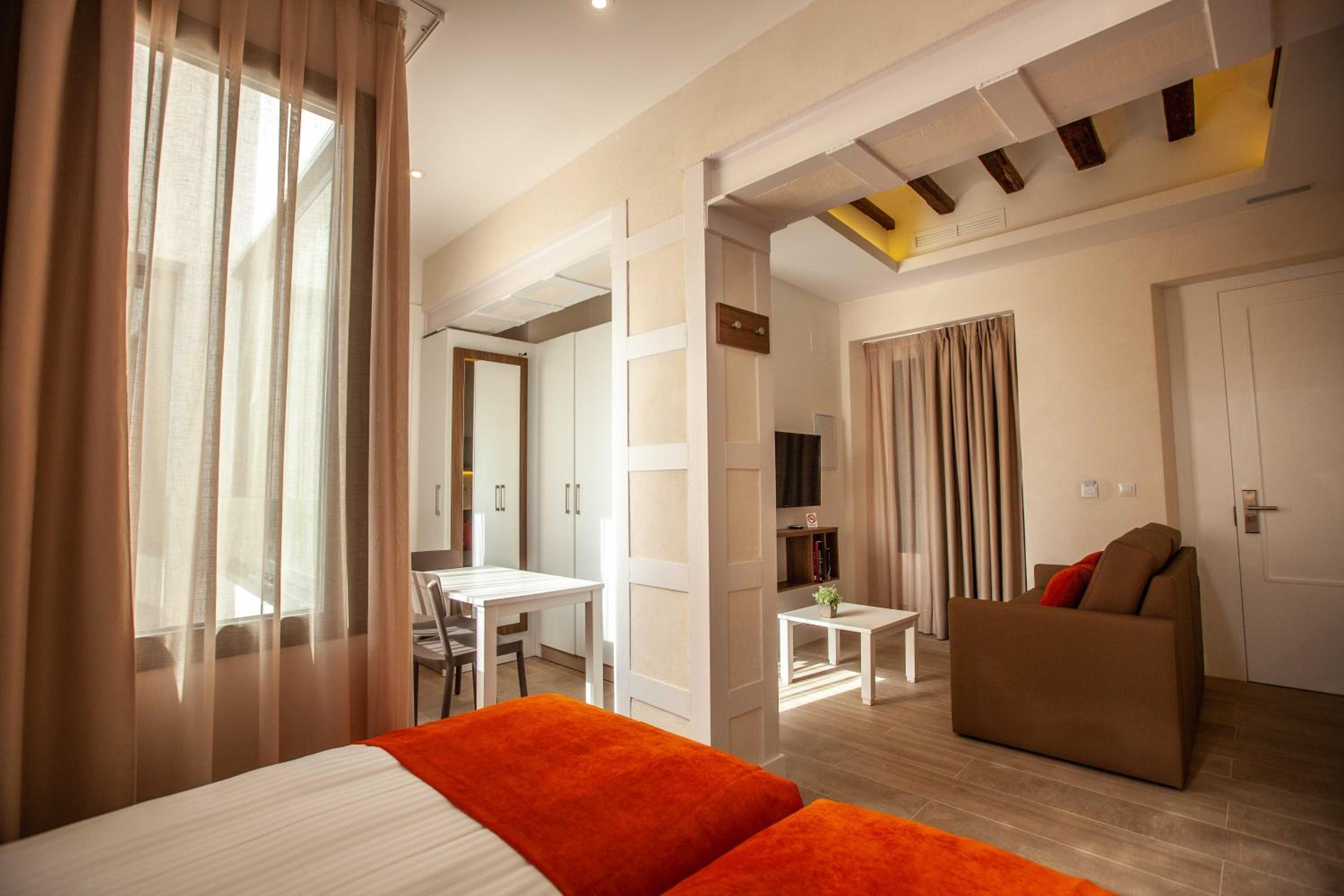 Studio Apartment photo 3