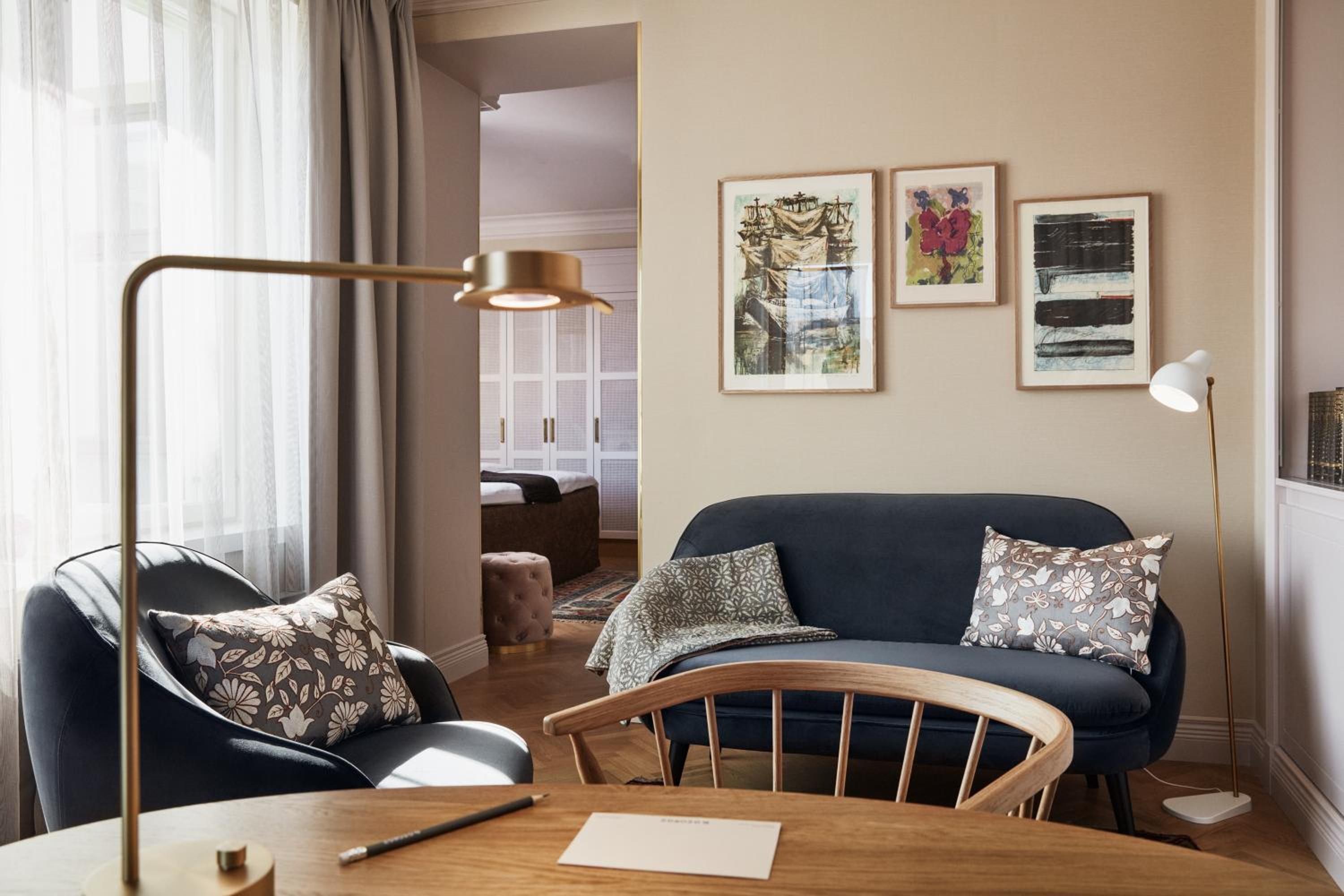 Poetry Suite with Balcony (spa included)