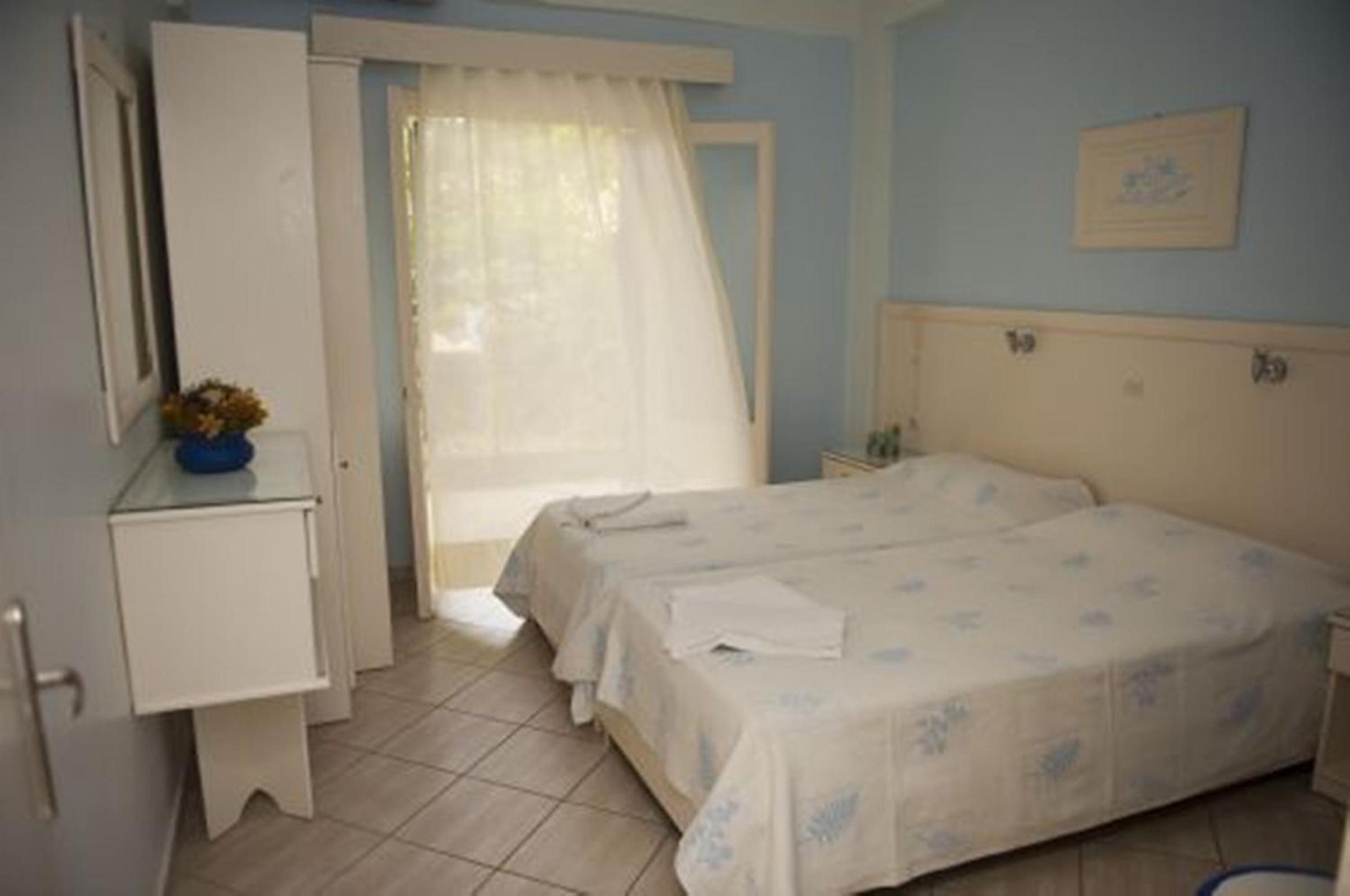 Studio (2 Adults)
