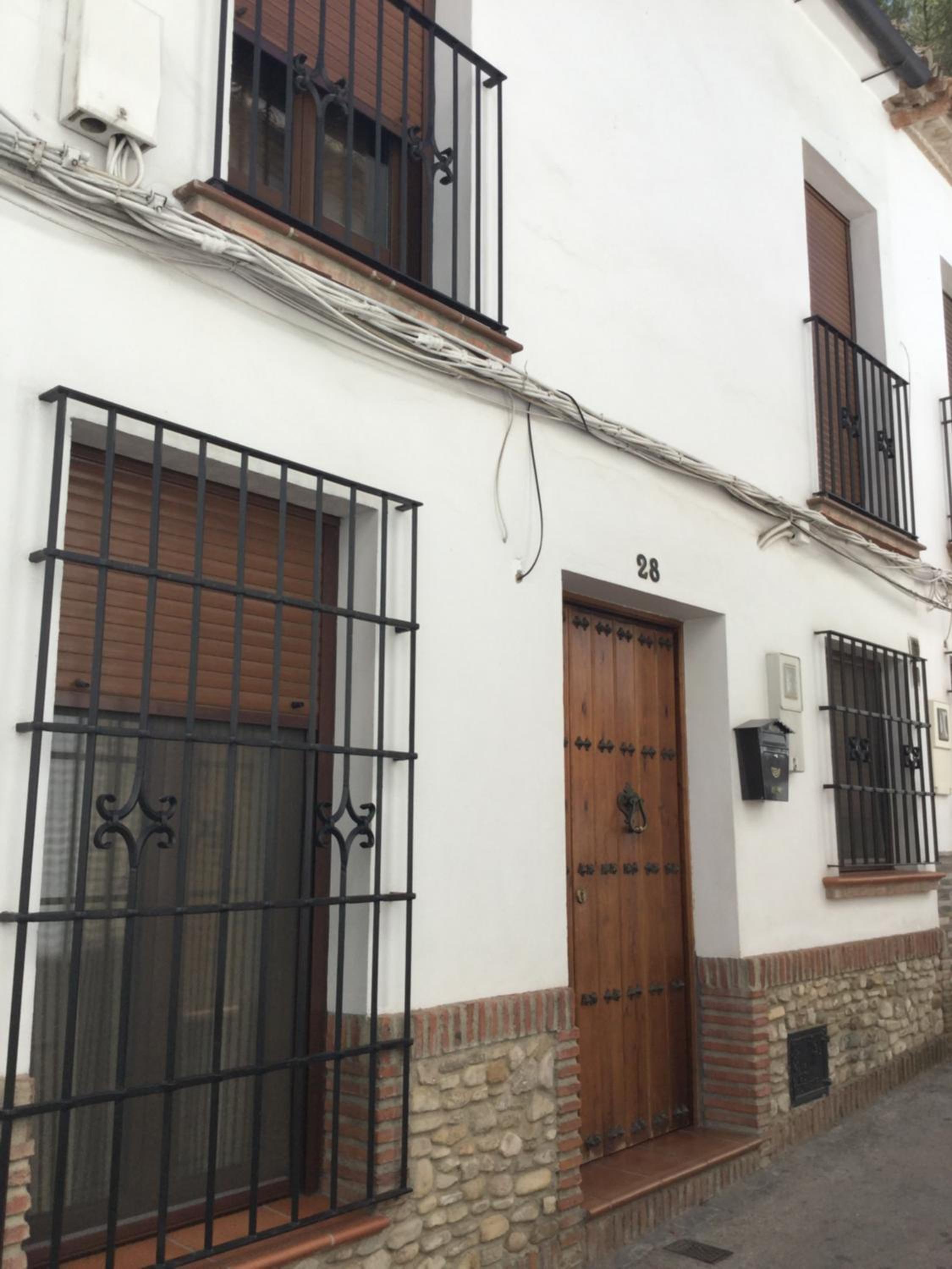 Three-Bedroom House photo 2