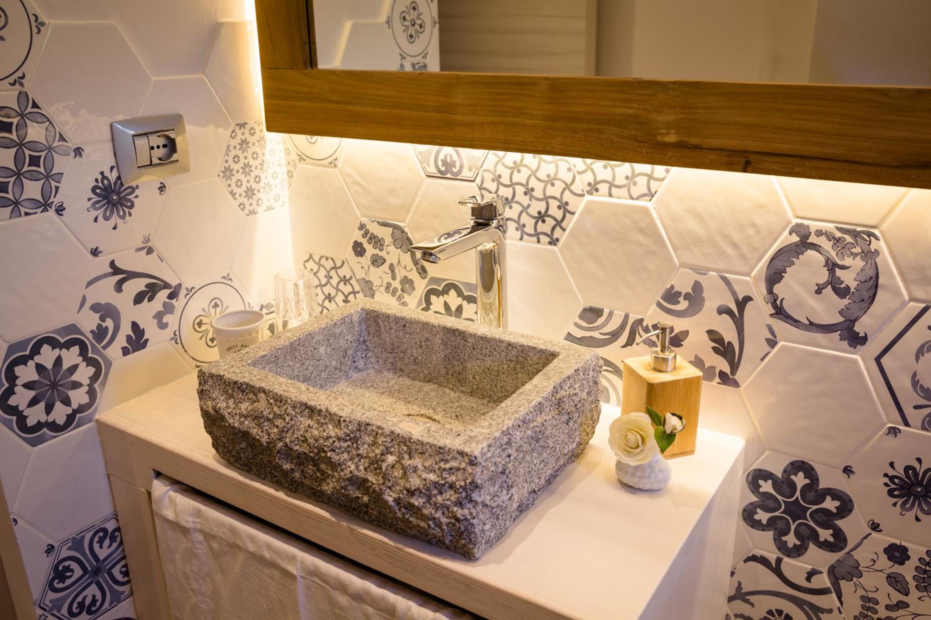 Queen Room with Private External Bathroom  photo 3