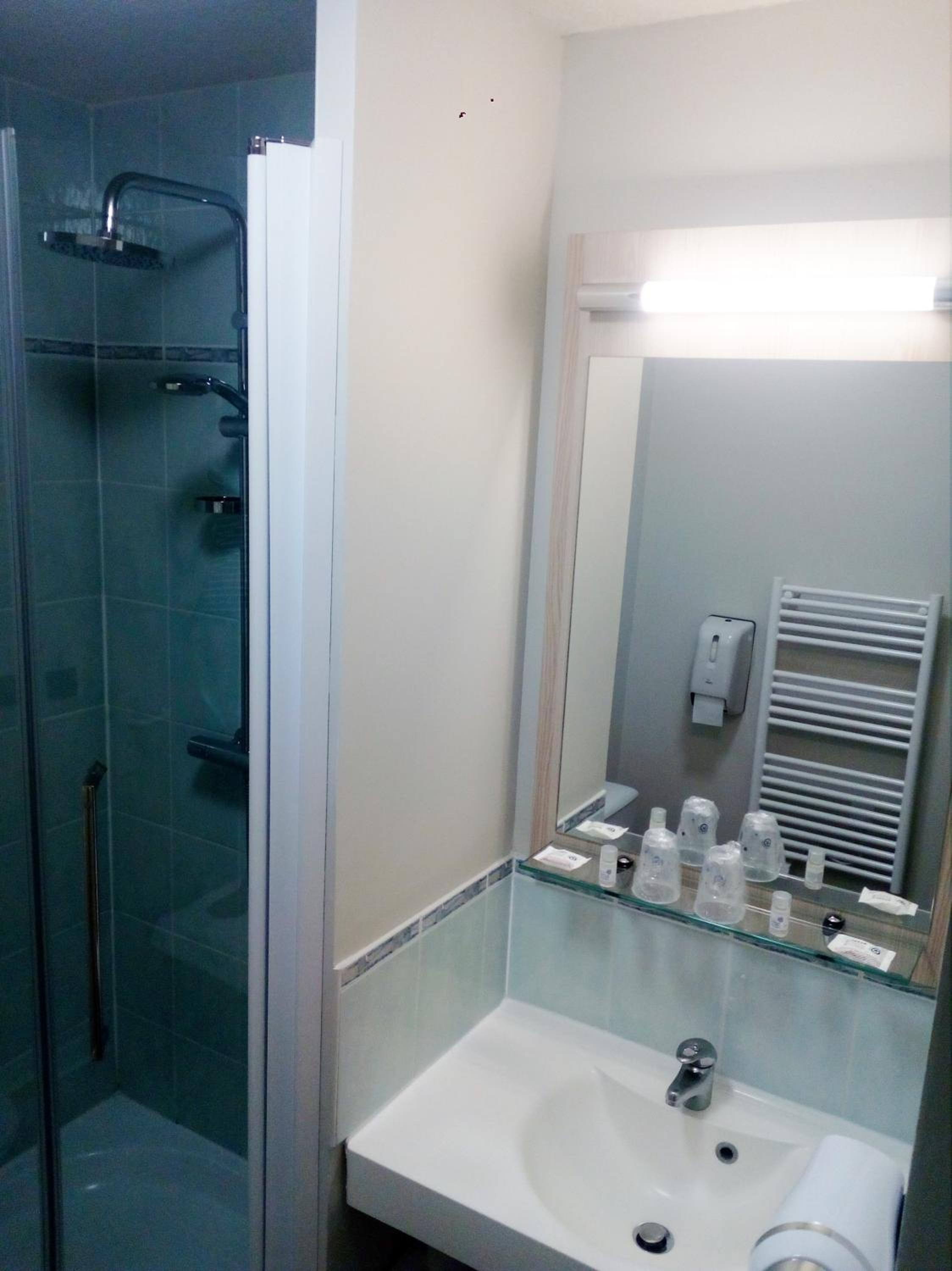 Twin Room - Photo 5