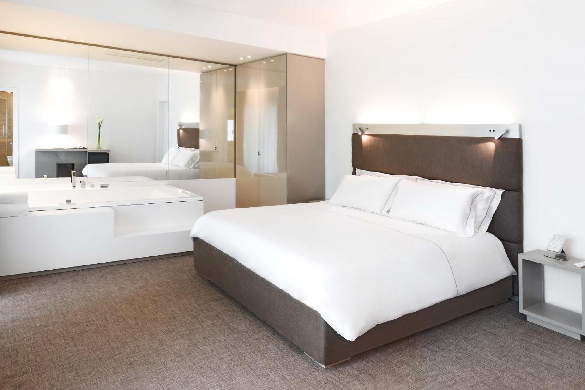 King Room with Spa Bath