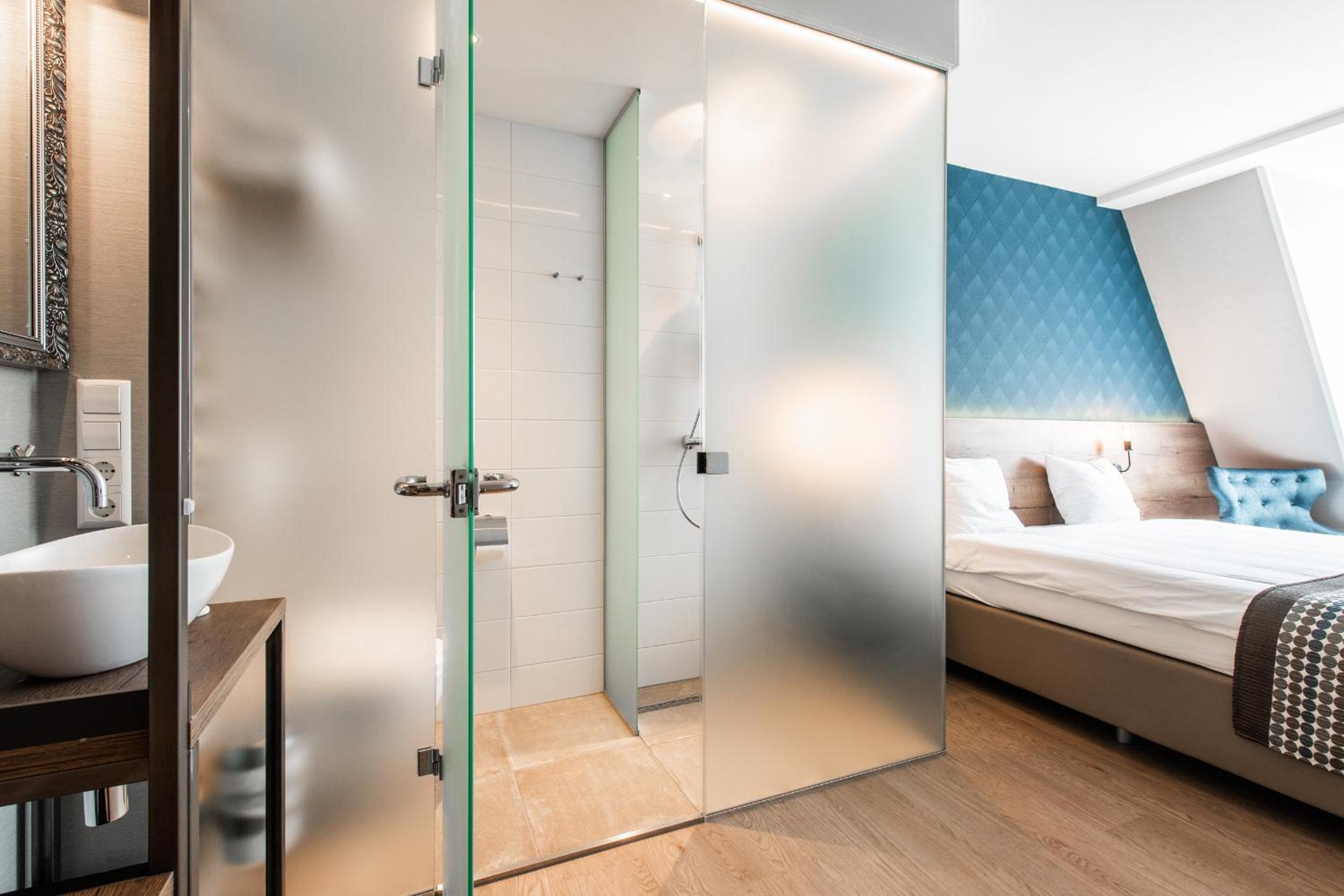 Deluxe King Suite photo 2