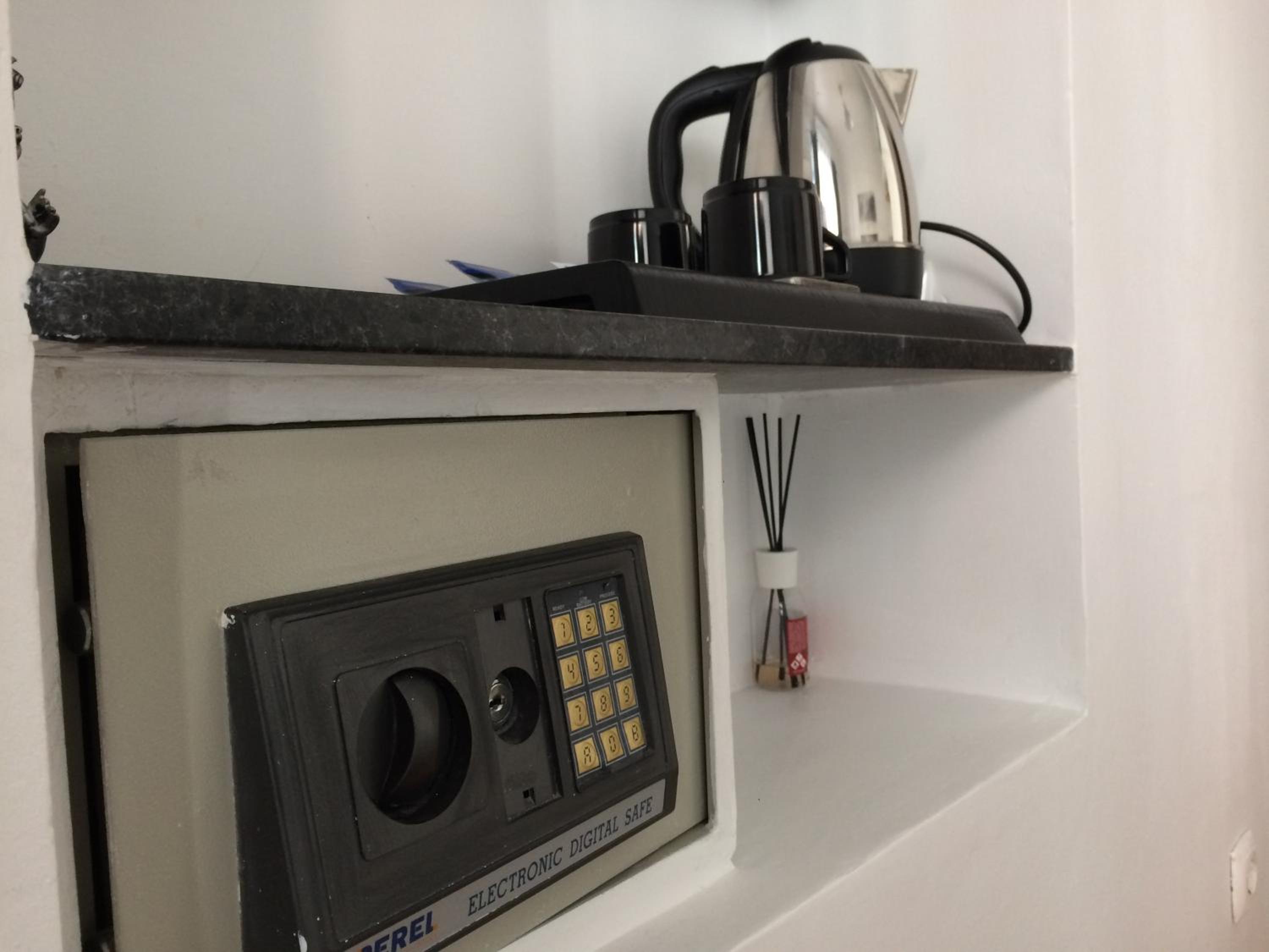 Standard Double Room - Photo 15