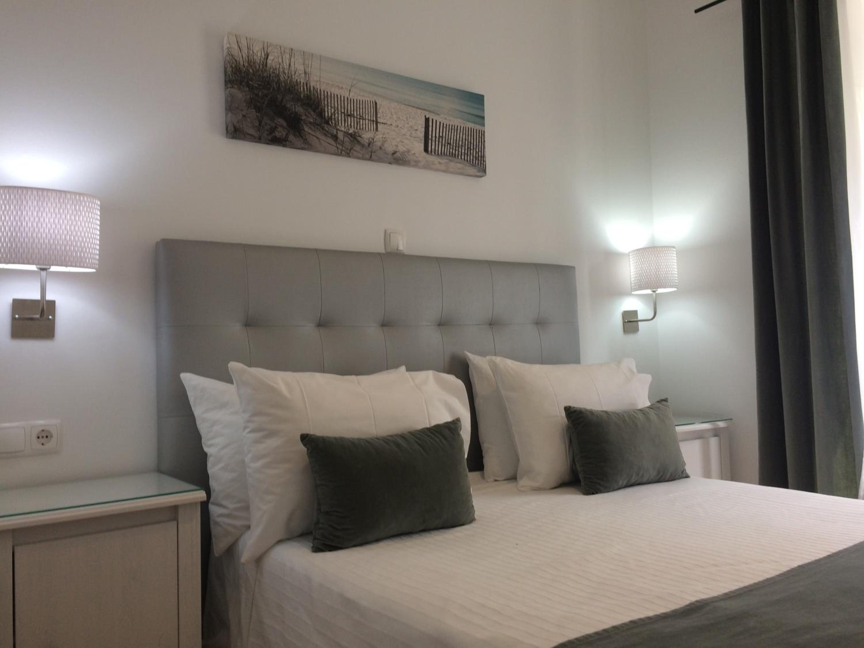 Standard Double Room - Photo 12