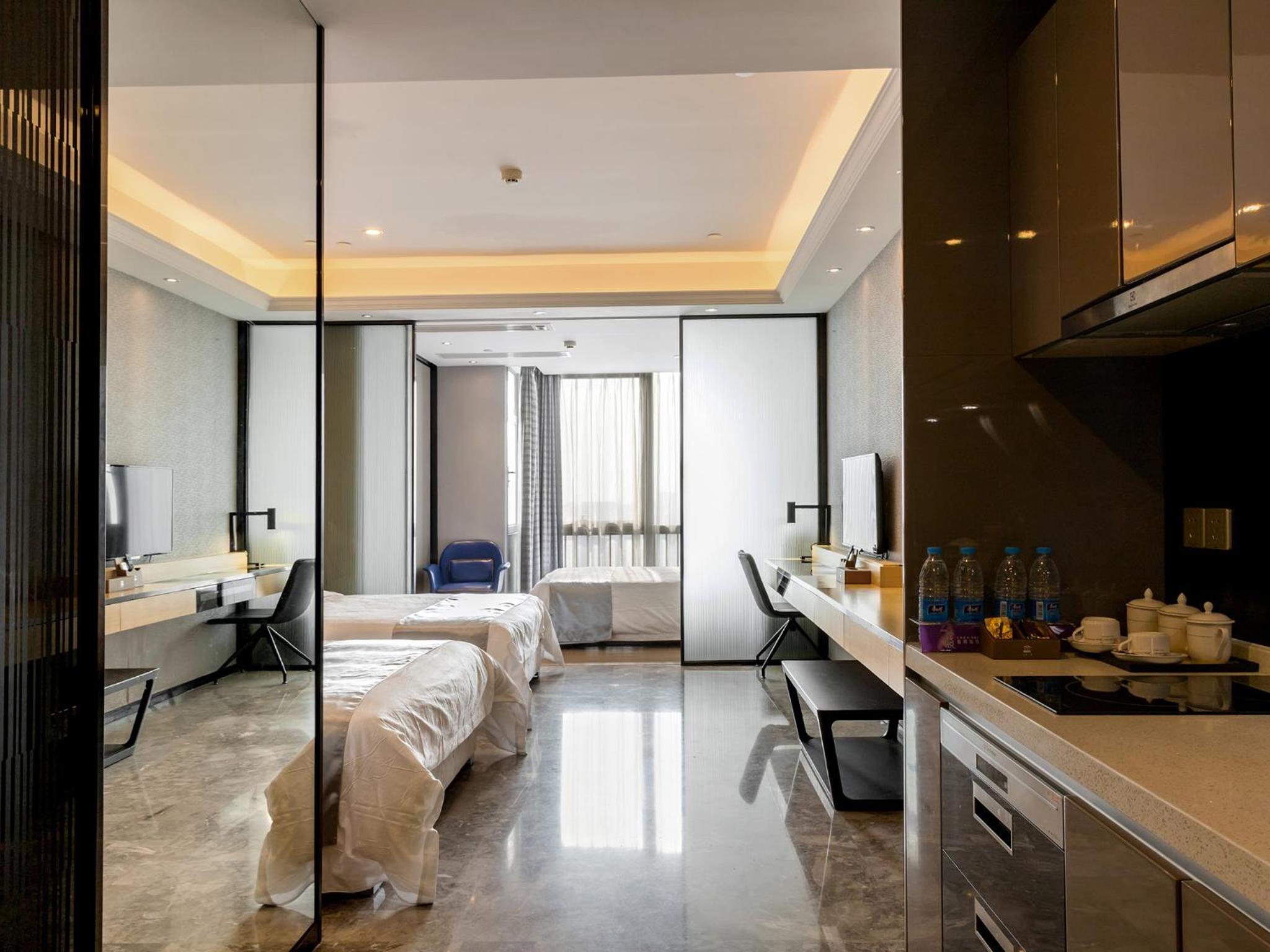 Deluxe Triple Room with City View (include airport pick up service) photo 2