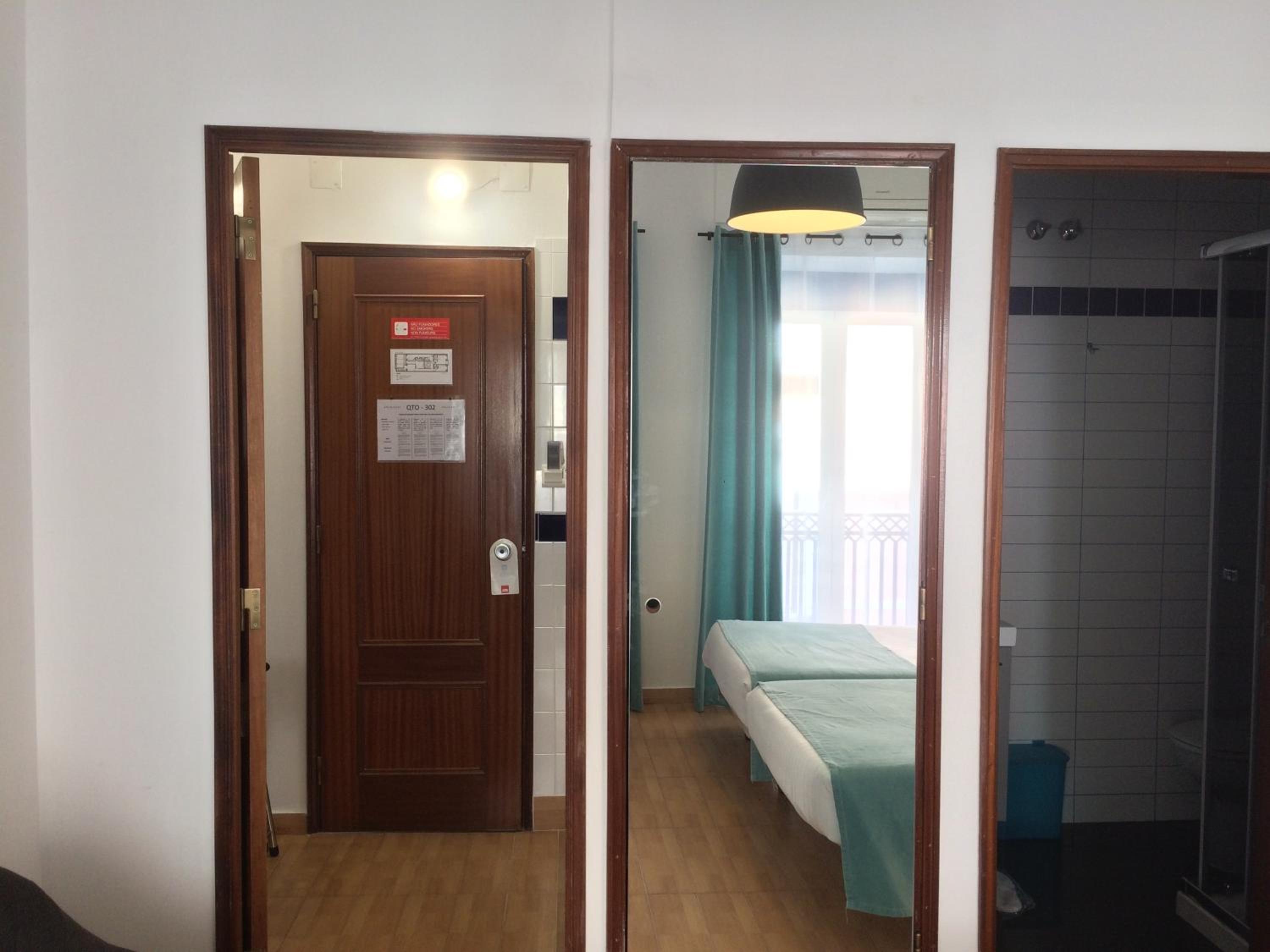 Superior Double or Twin Room - Photo 10