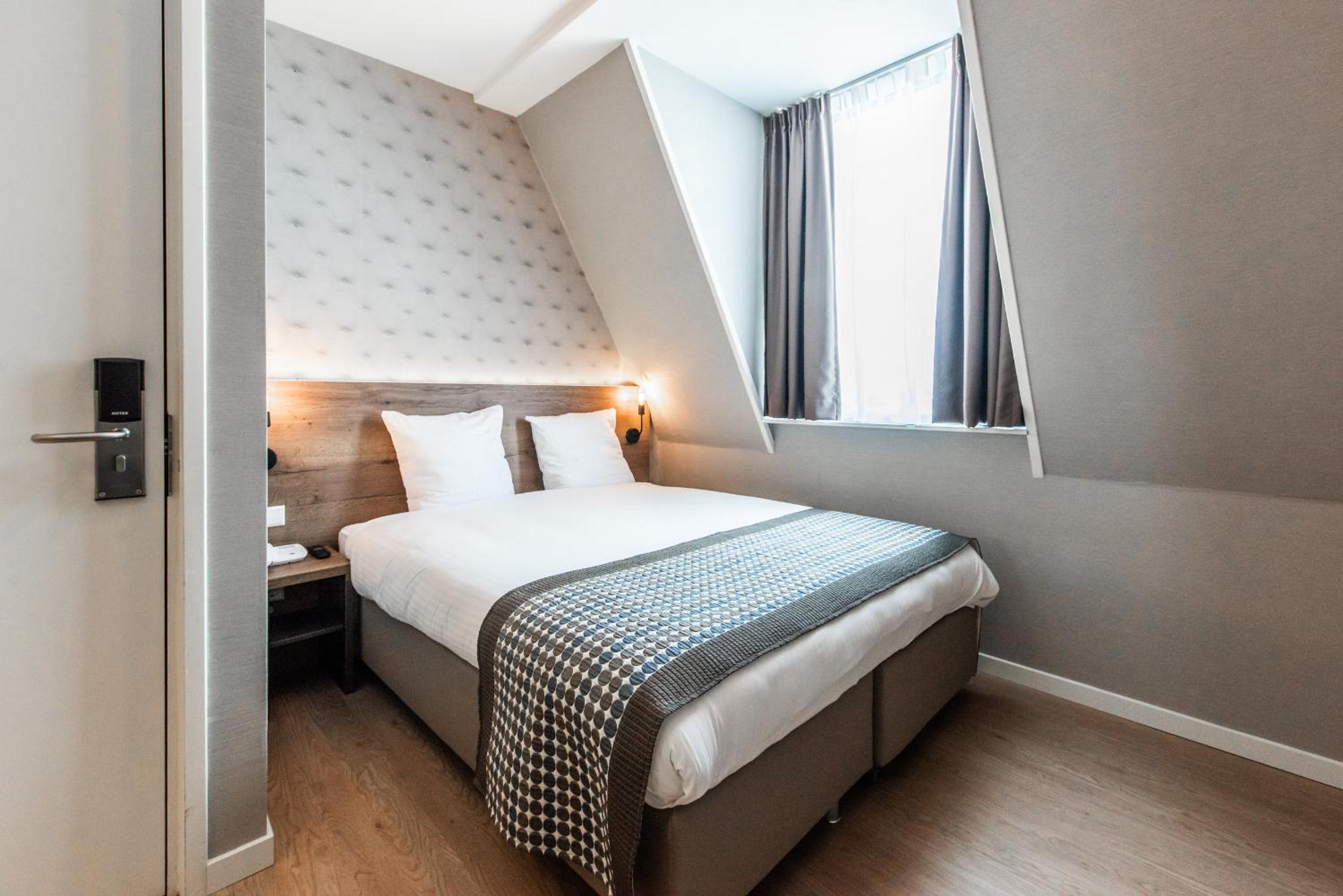 Standard King Room photo 1