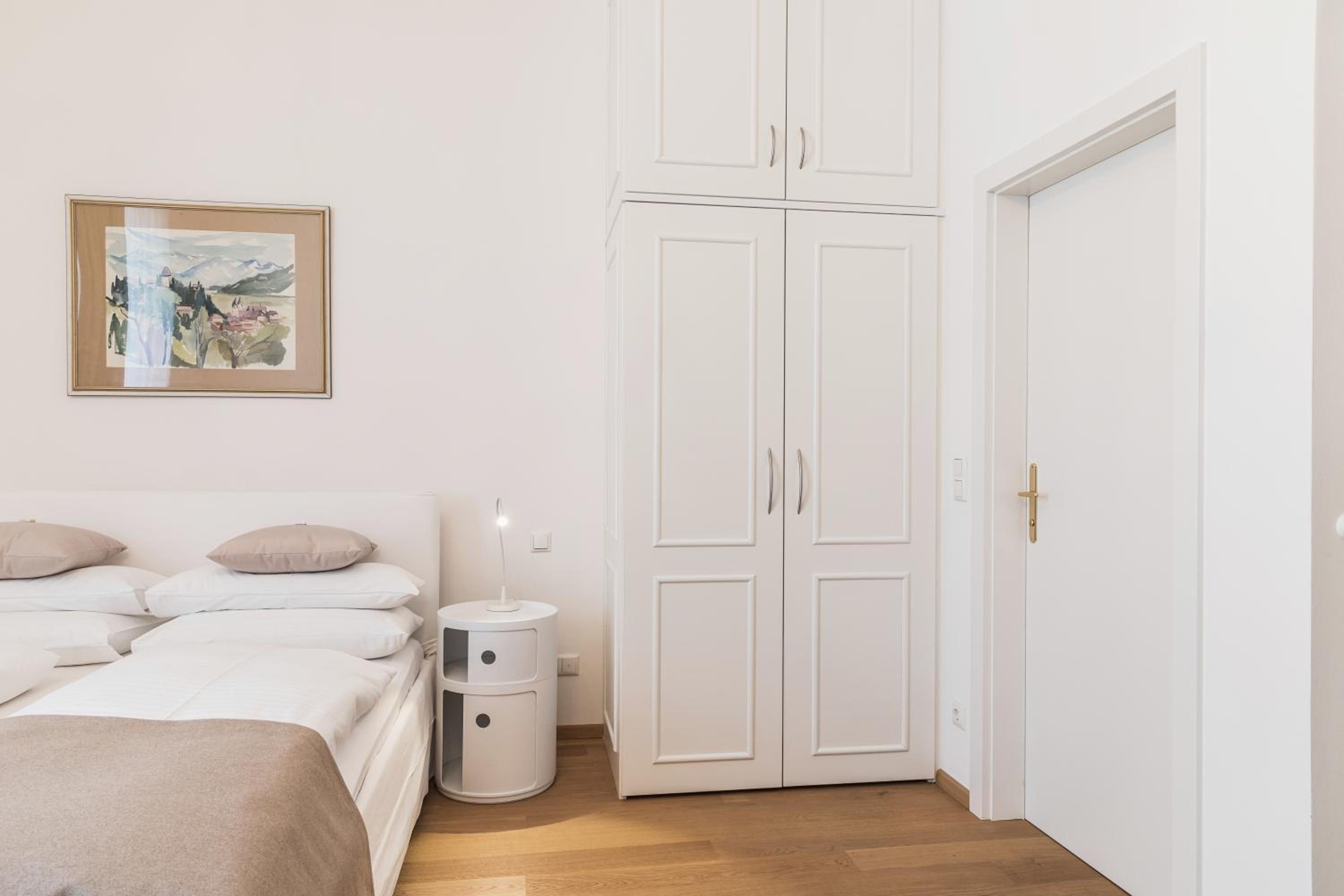 Studio Apartment photo 1