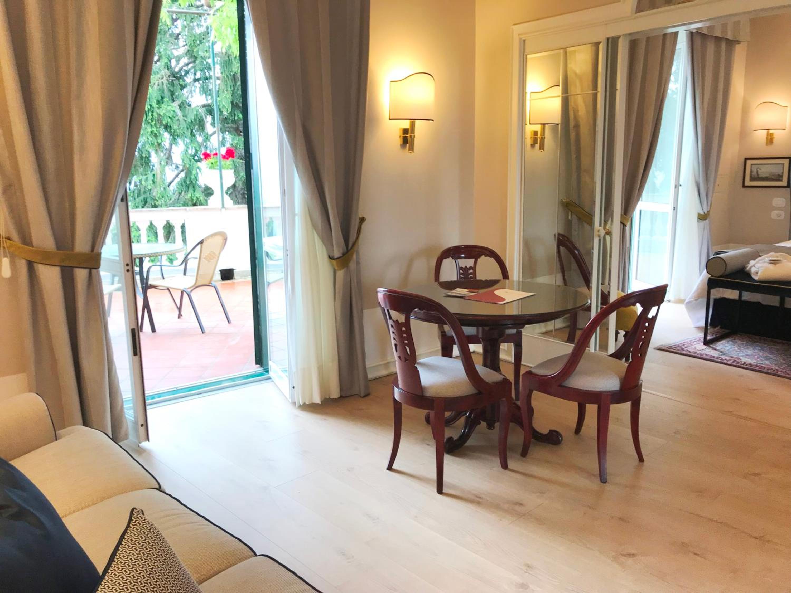 Suite - Photo 14