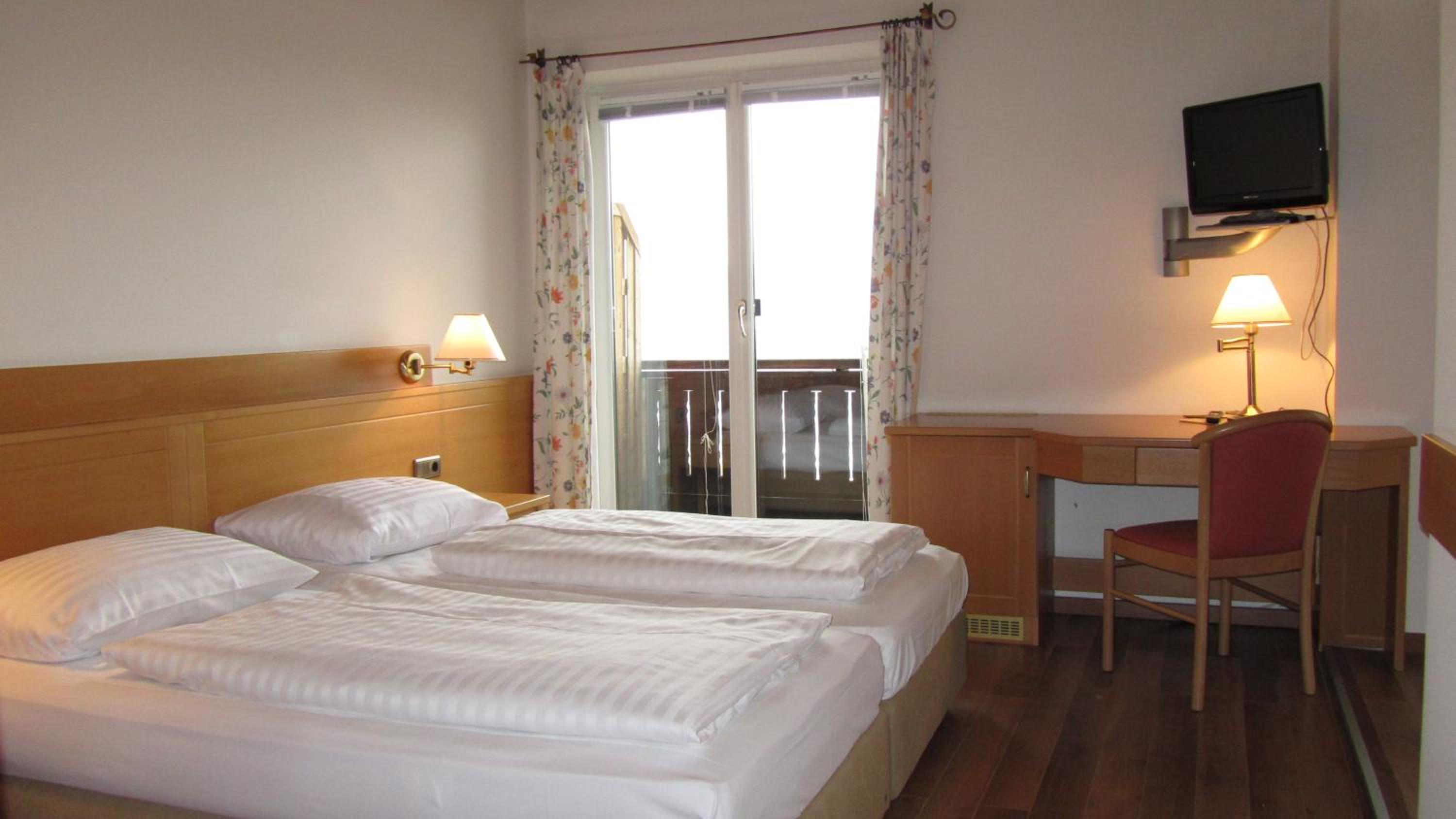 Deluxe Double Room with Balcony - Photo 1