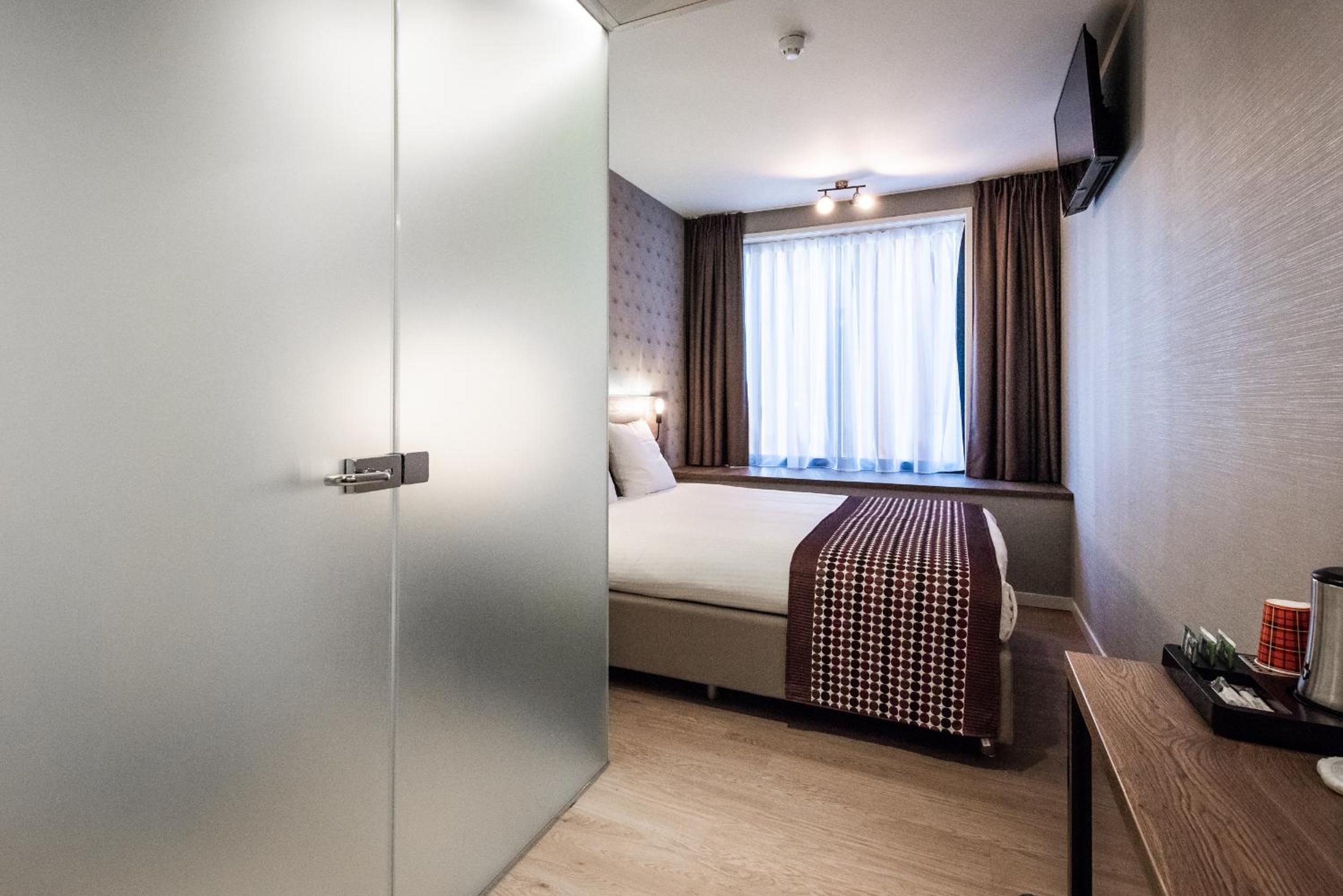 Standard King Room photo 3