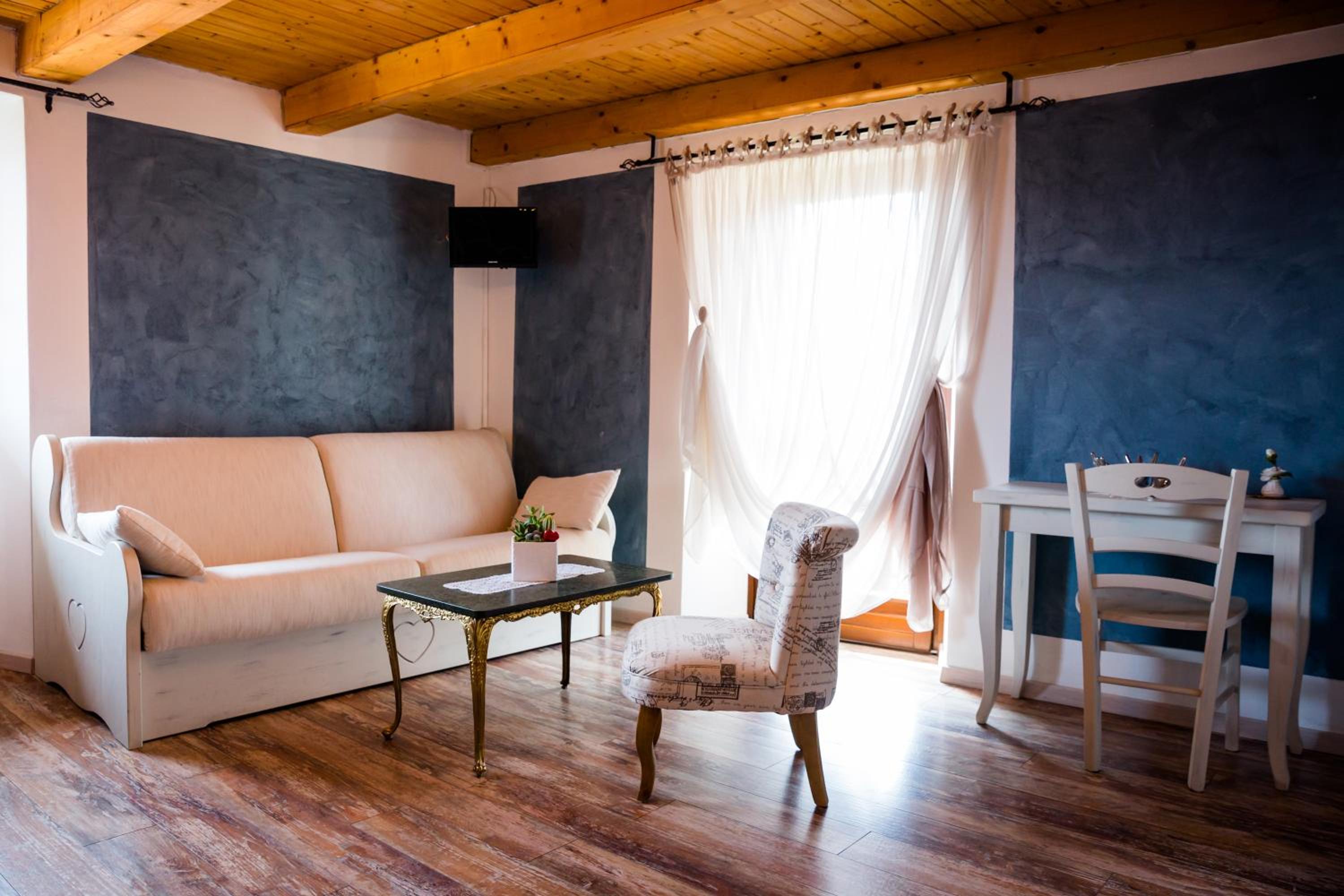 Double Room with Private External Bathroom photo 3