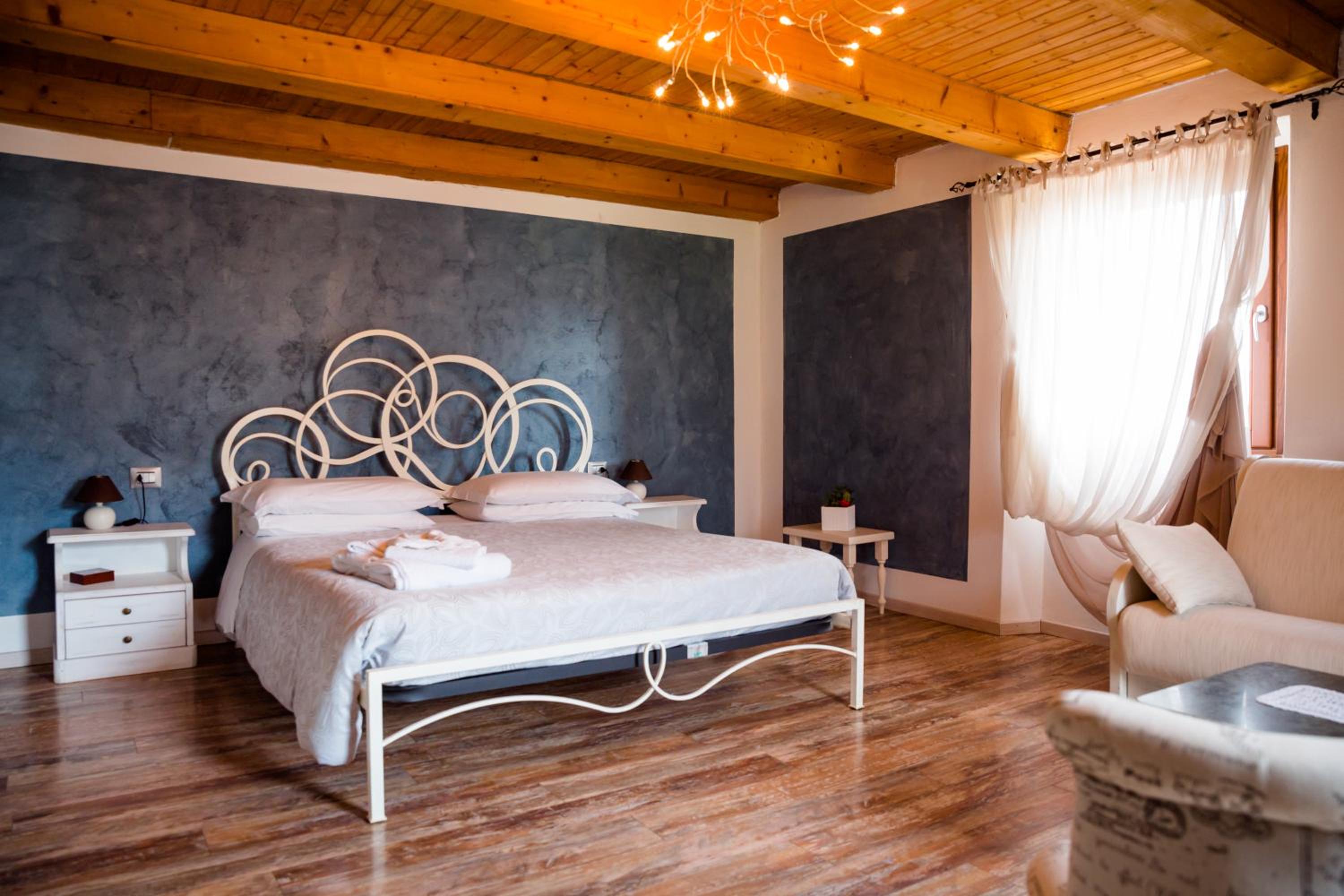Double Room with Private External Bathroom photo 2