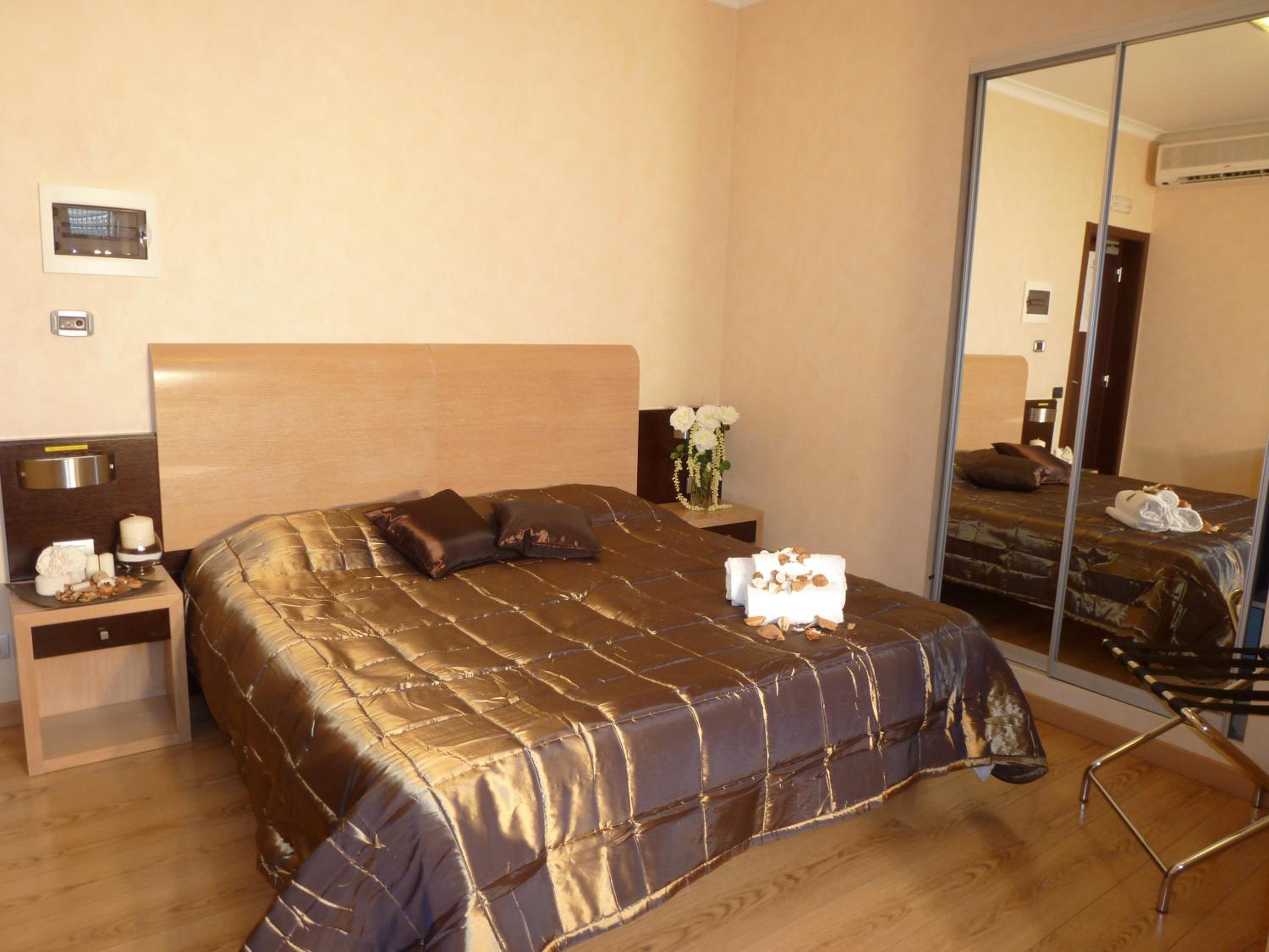 Double Room - Photo 8