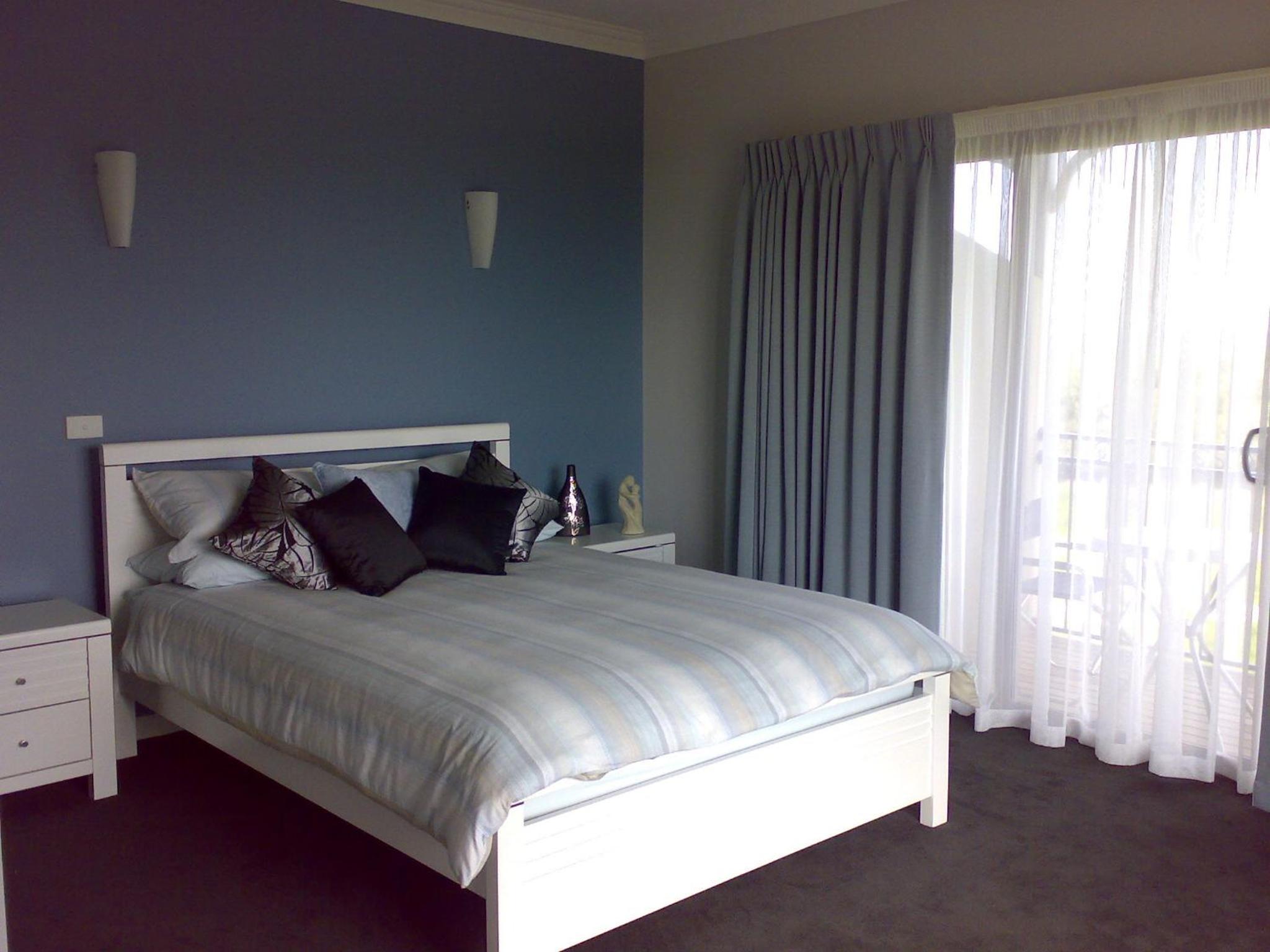 Odette & Siegfried's Queen Room  photo 1