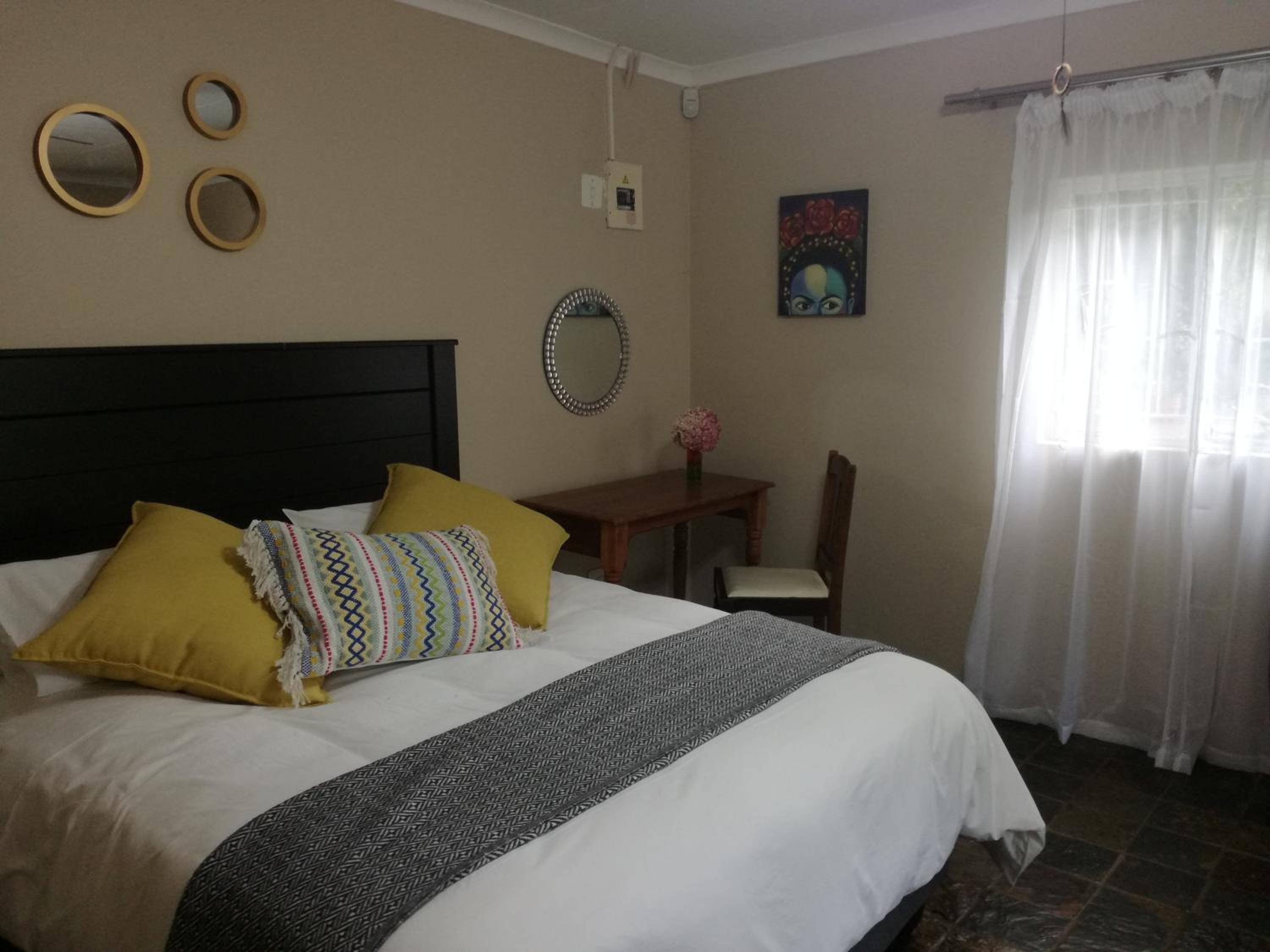 Double Room with Patio - Photo 4