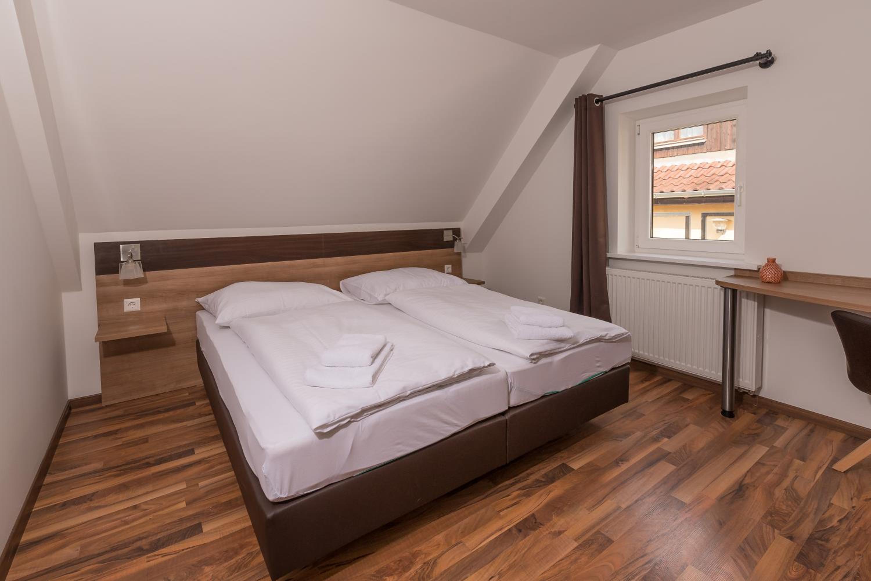 Economy Double Room with Shared Bathroom photo 3