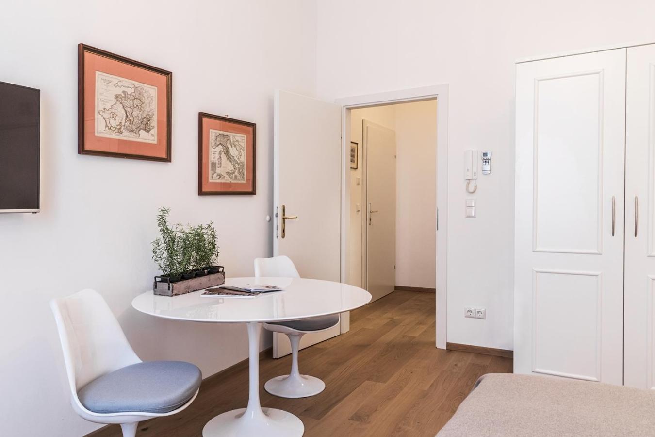 Studio Apartment photo 2